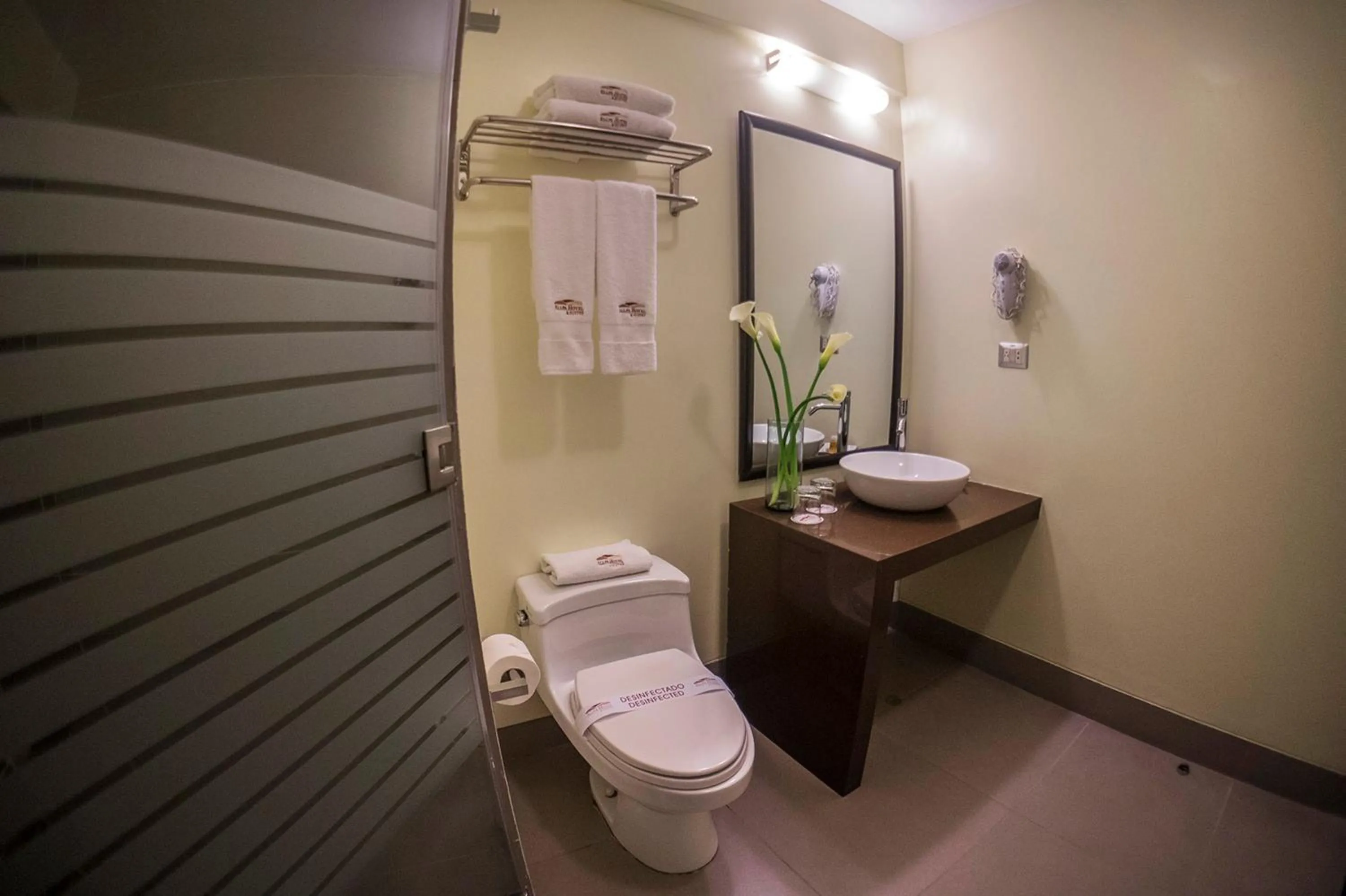 Toilet in Allpa Hotel & Suites