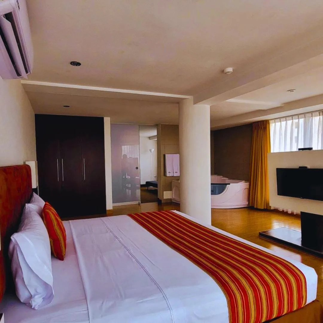 Bed in Allpa Hotel & Suites