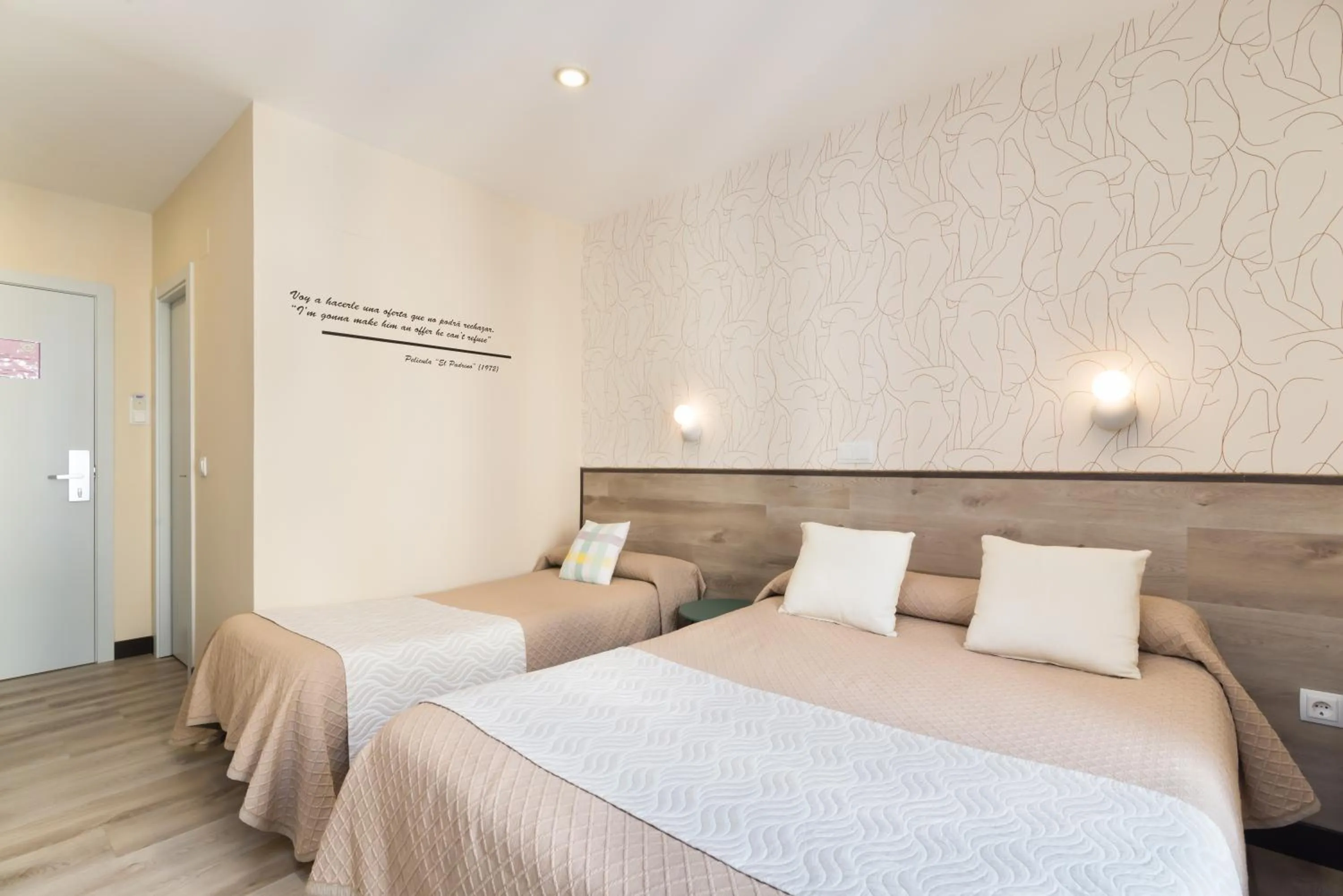 Photo of the whole room, Bed in Hostal Art Madrid