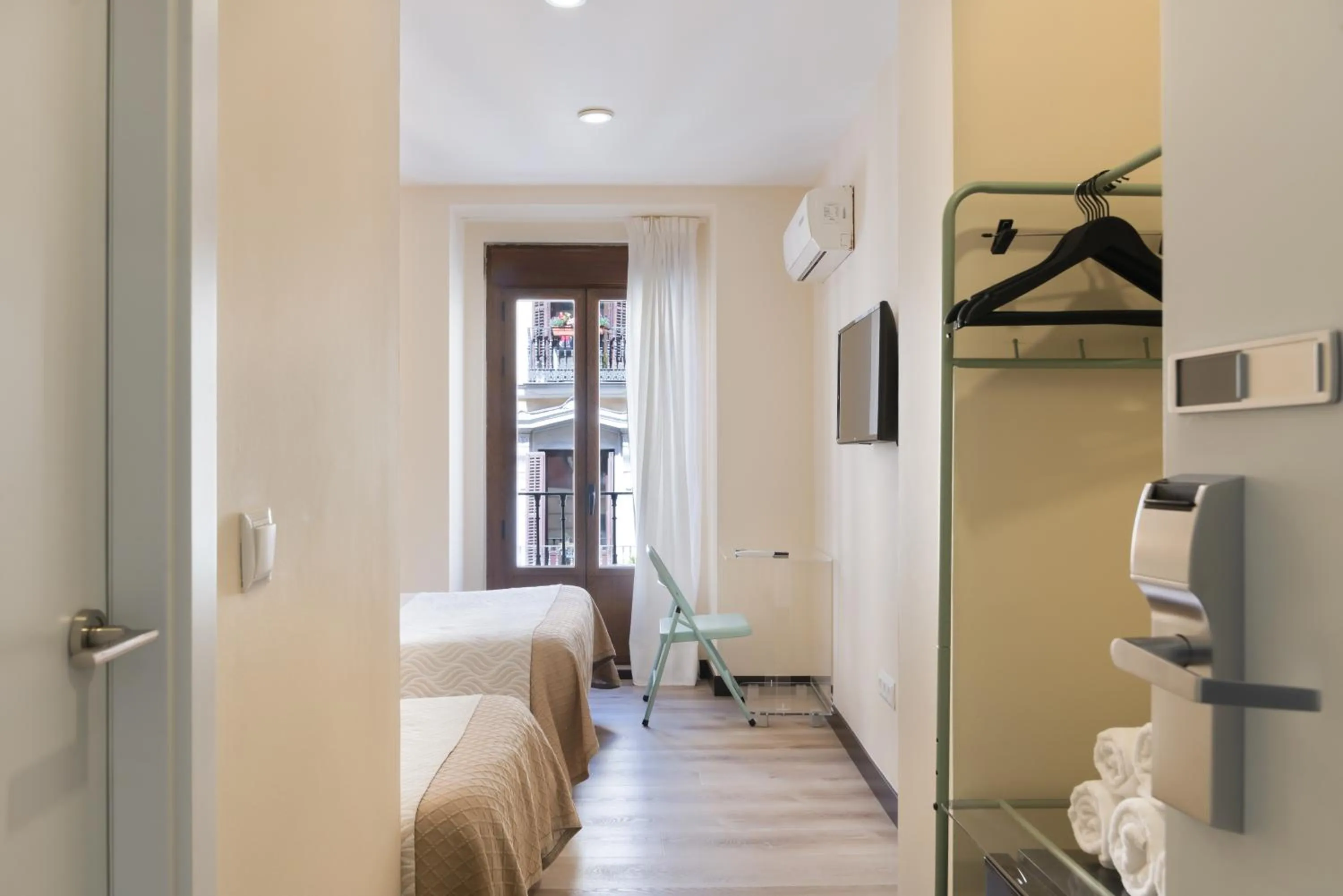 Photo of the whole room in Hostal Art Madrid