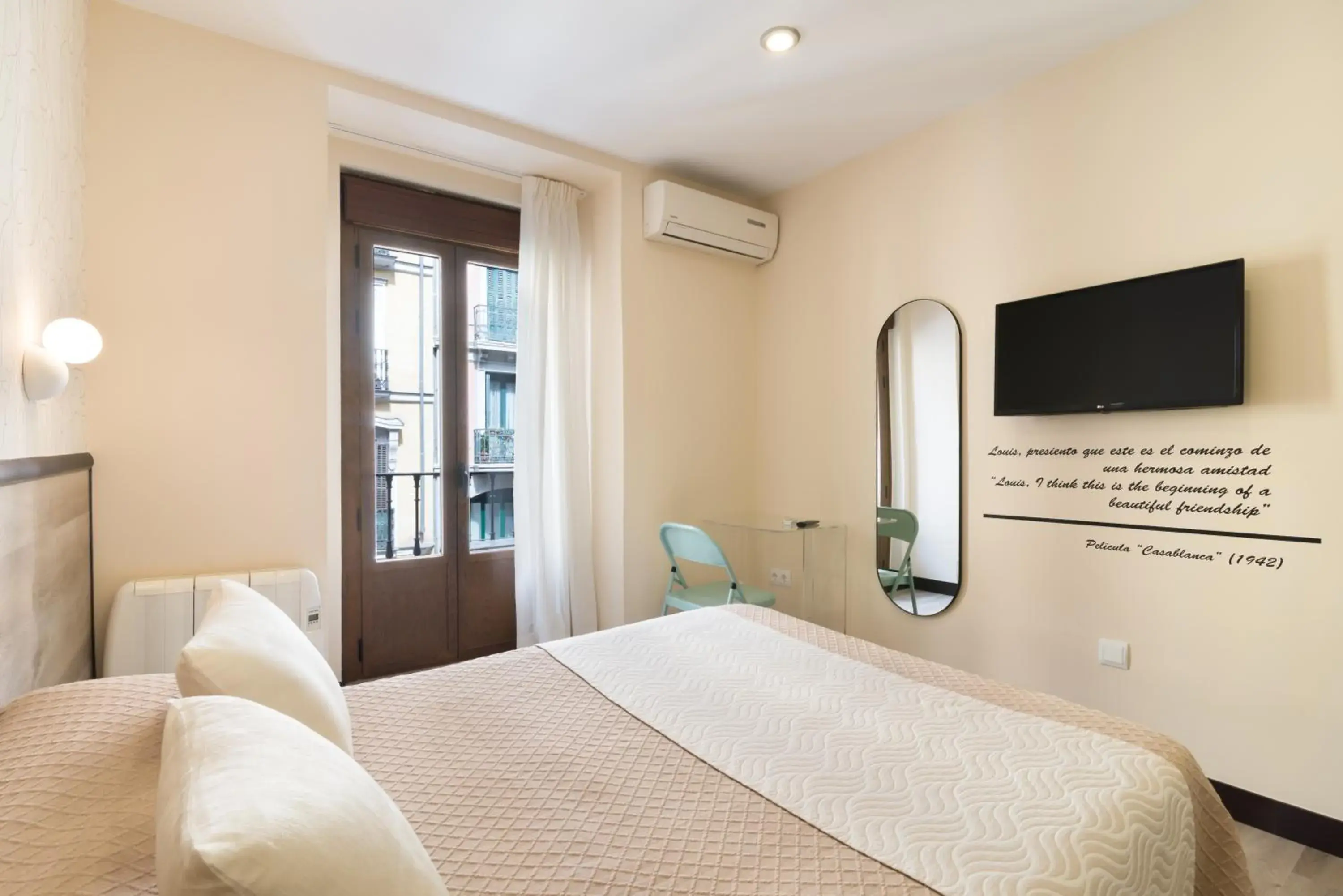 Double Room with Balcony in Hostal Art Madrid Double Room with Balcony in Hostal Art Madrid