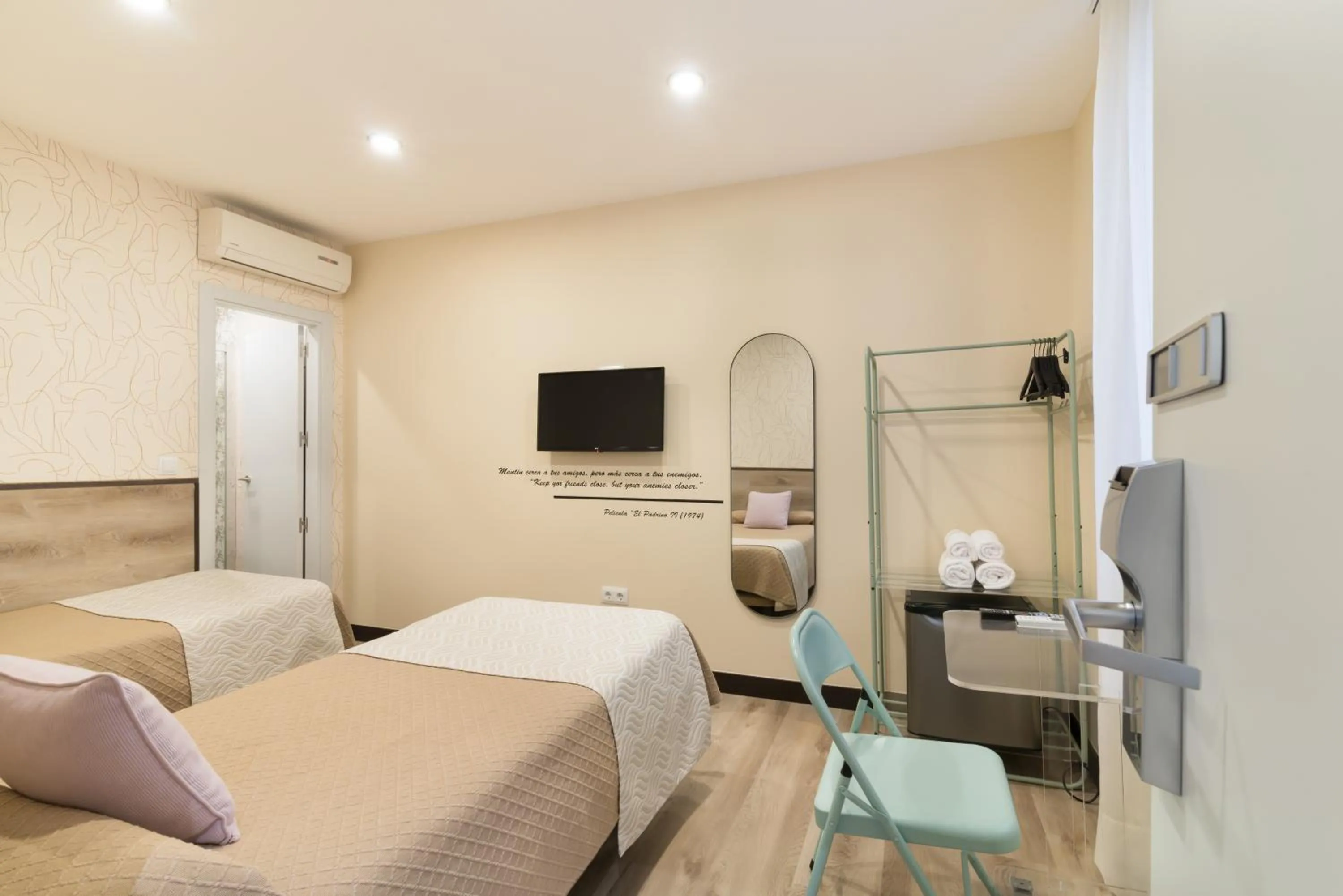 Photo of the whole room, Bed in Hostal Art Madrid