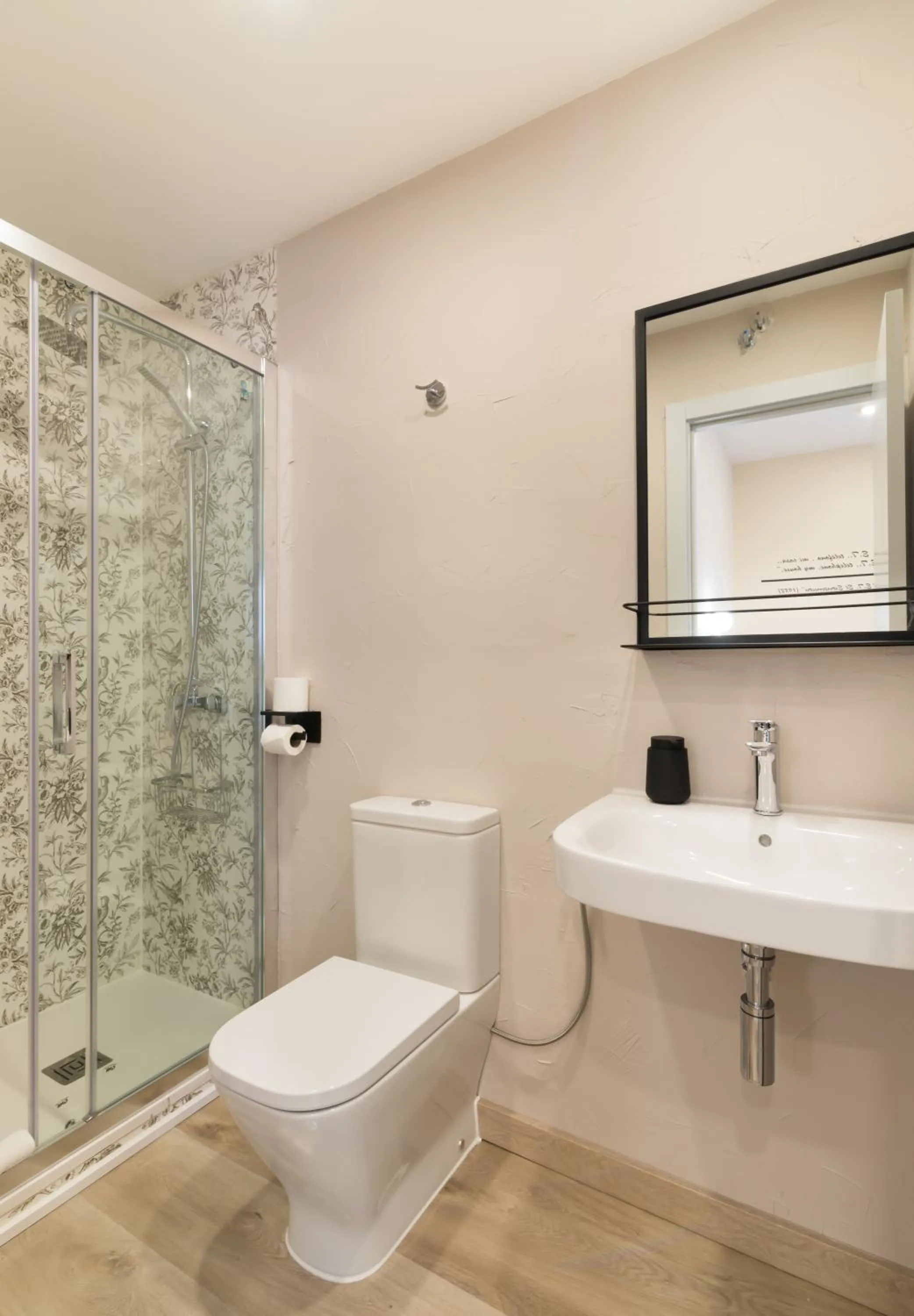 Toilet in Hostal Art Madrid