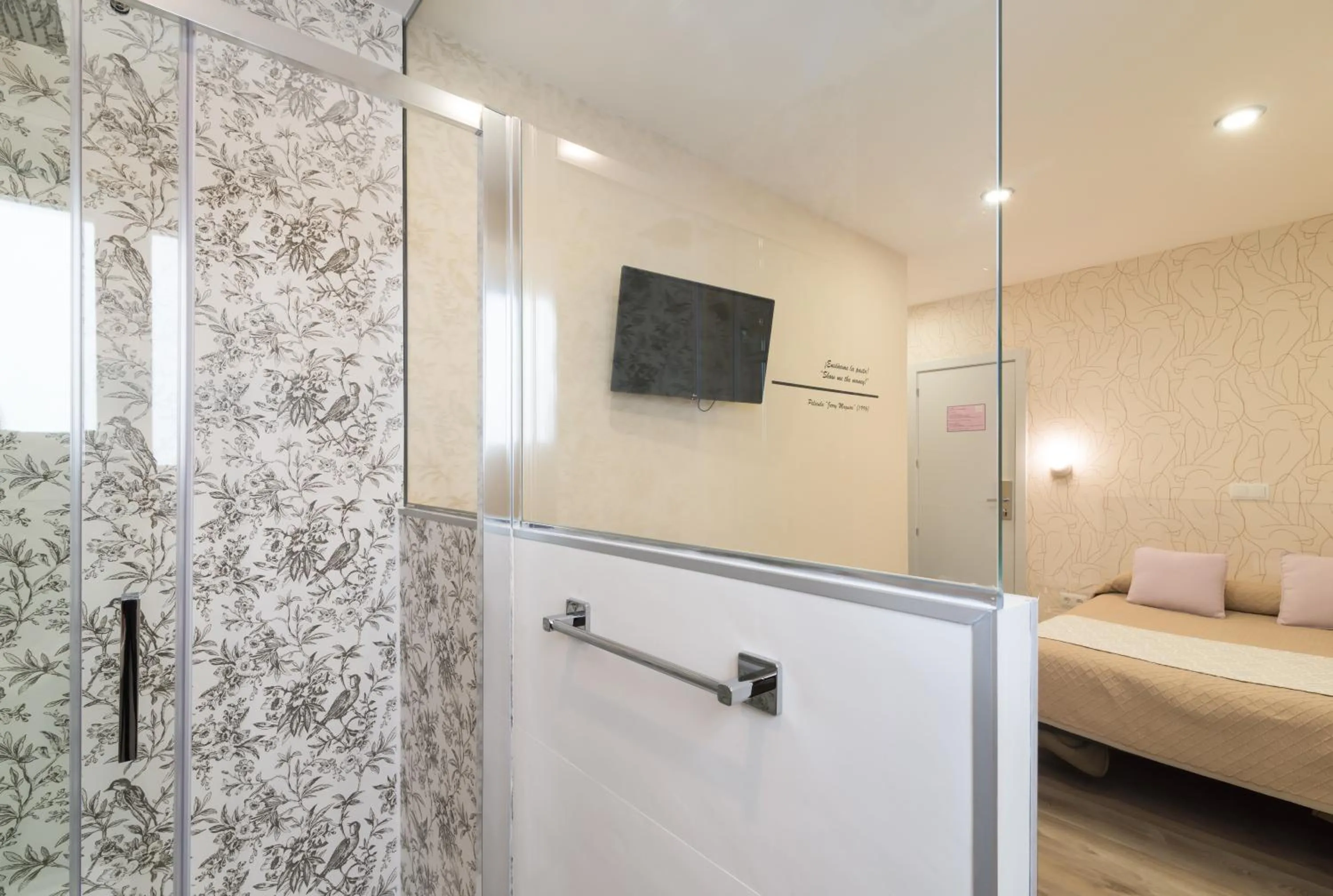 Bathroom, Bed in Hostal Art Madrid