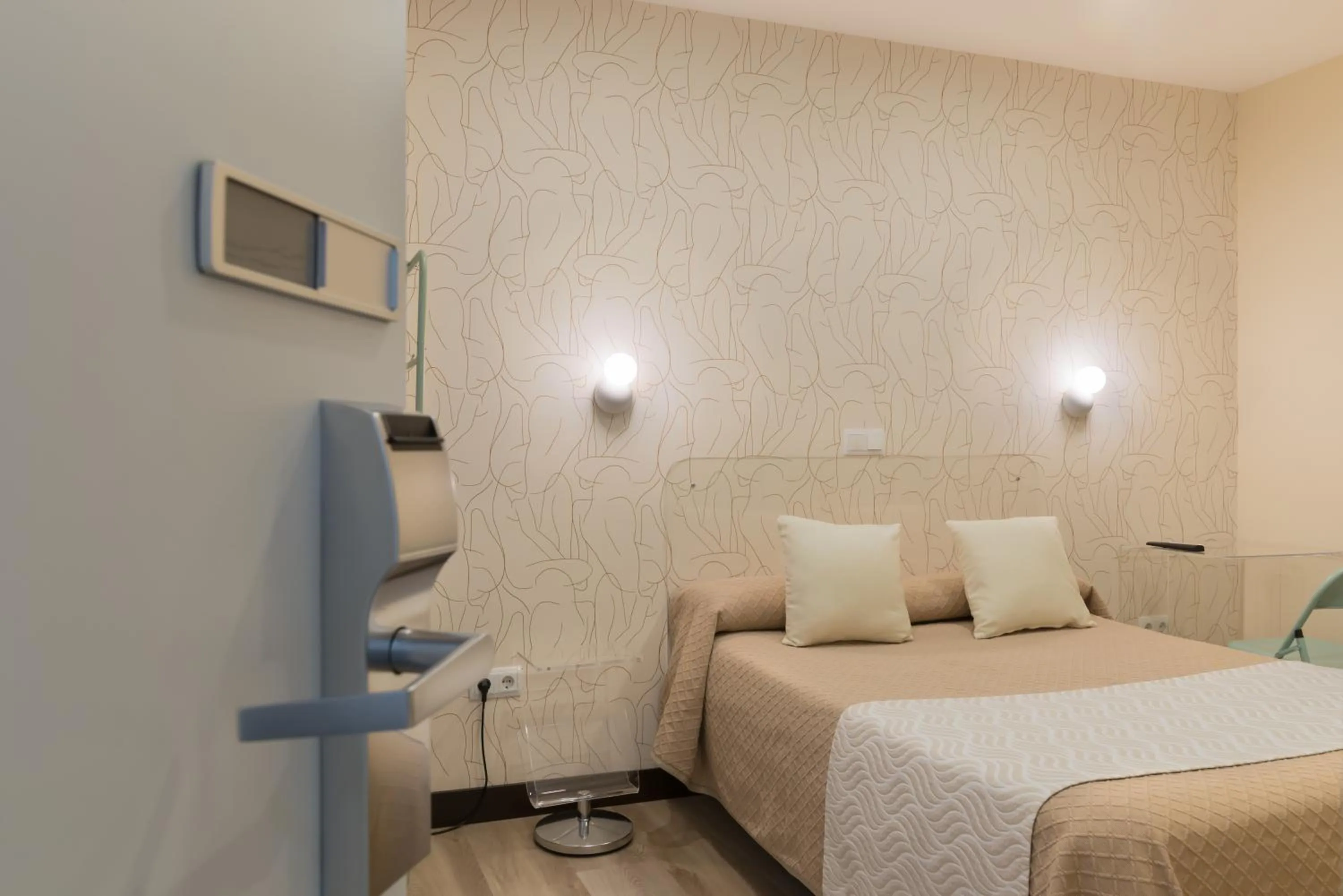 Photo of the whole room, Bed in Hostal Art Madrid