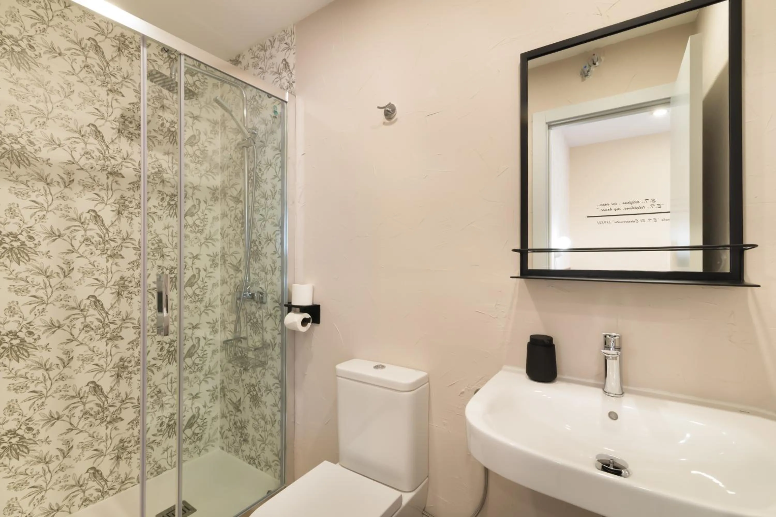 Bathroom in Hostal Art Madrid