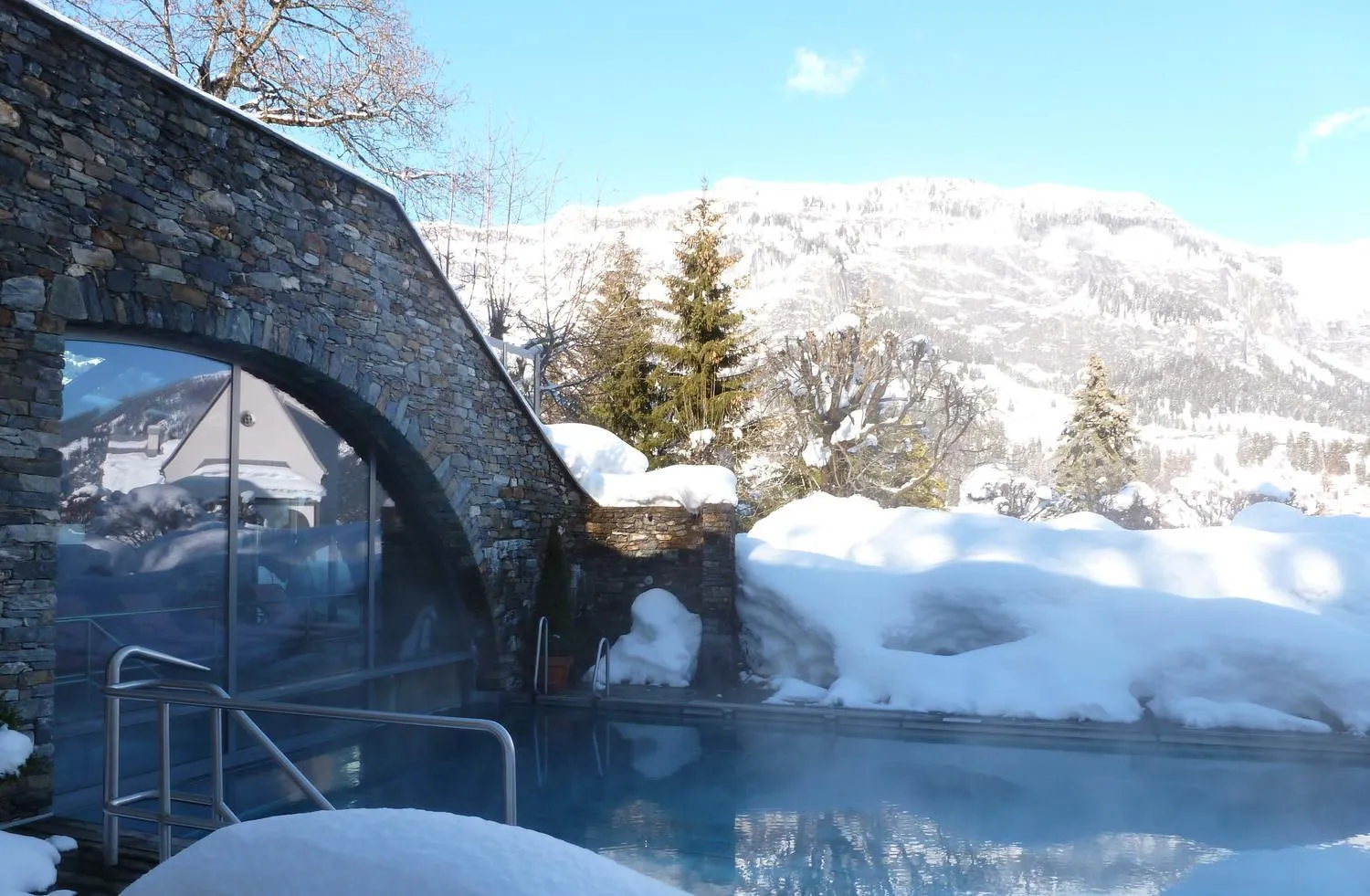 Swimming pool in Hotel Cresta
