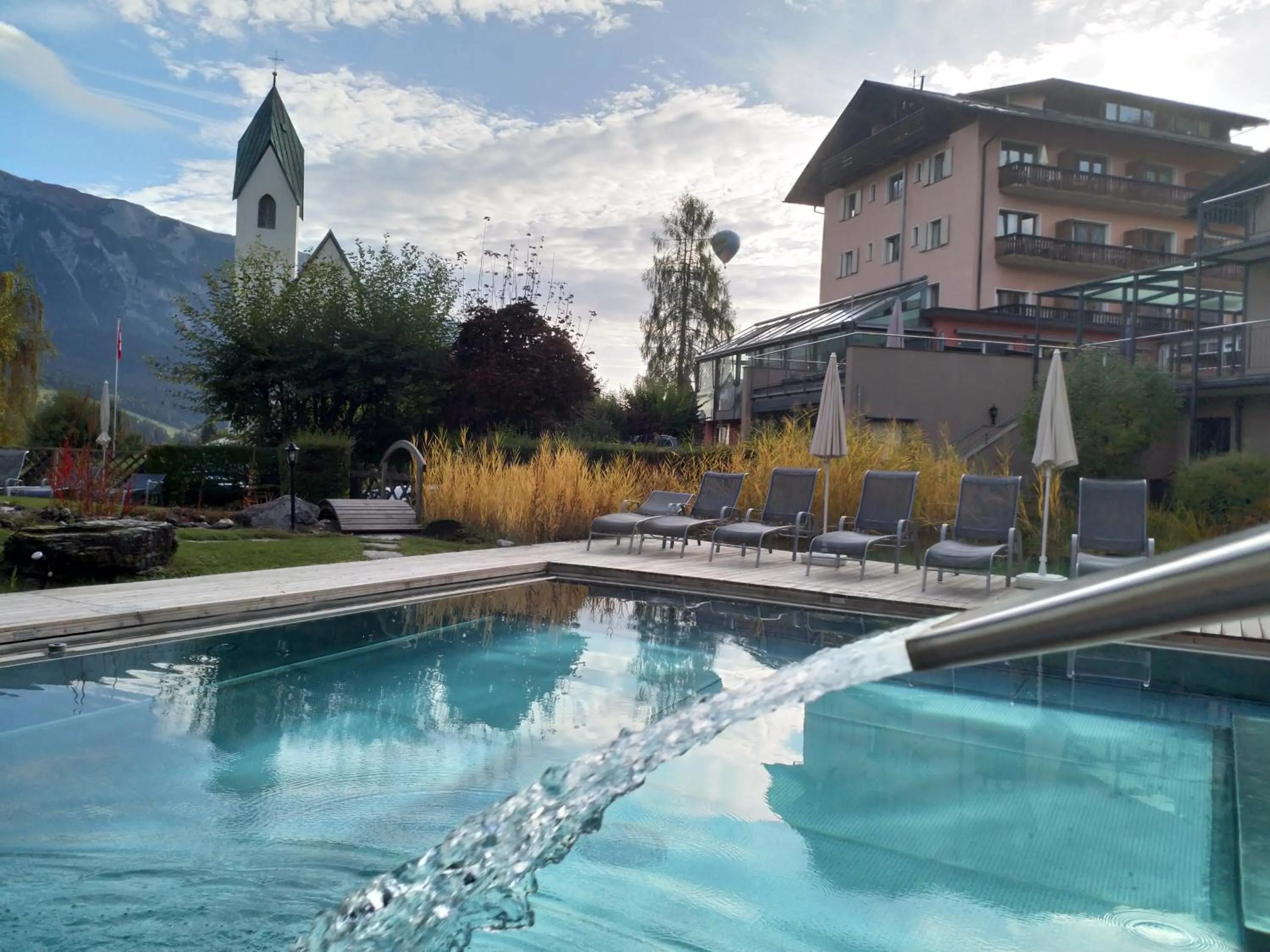 Swimming pool in Hotel Cresta