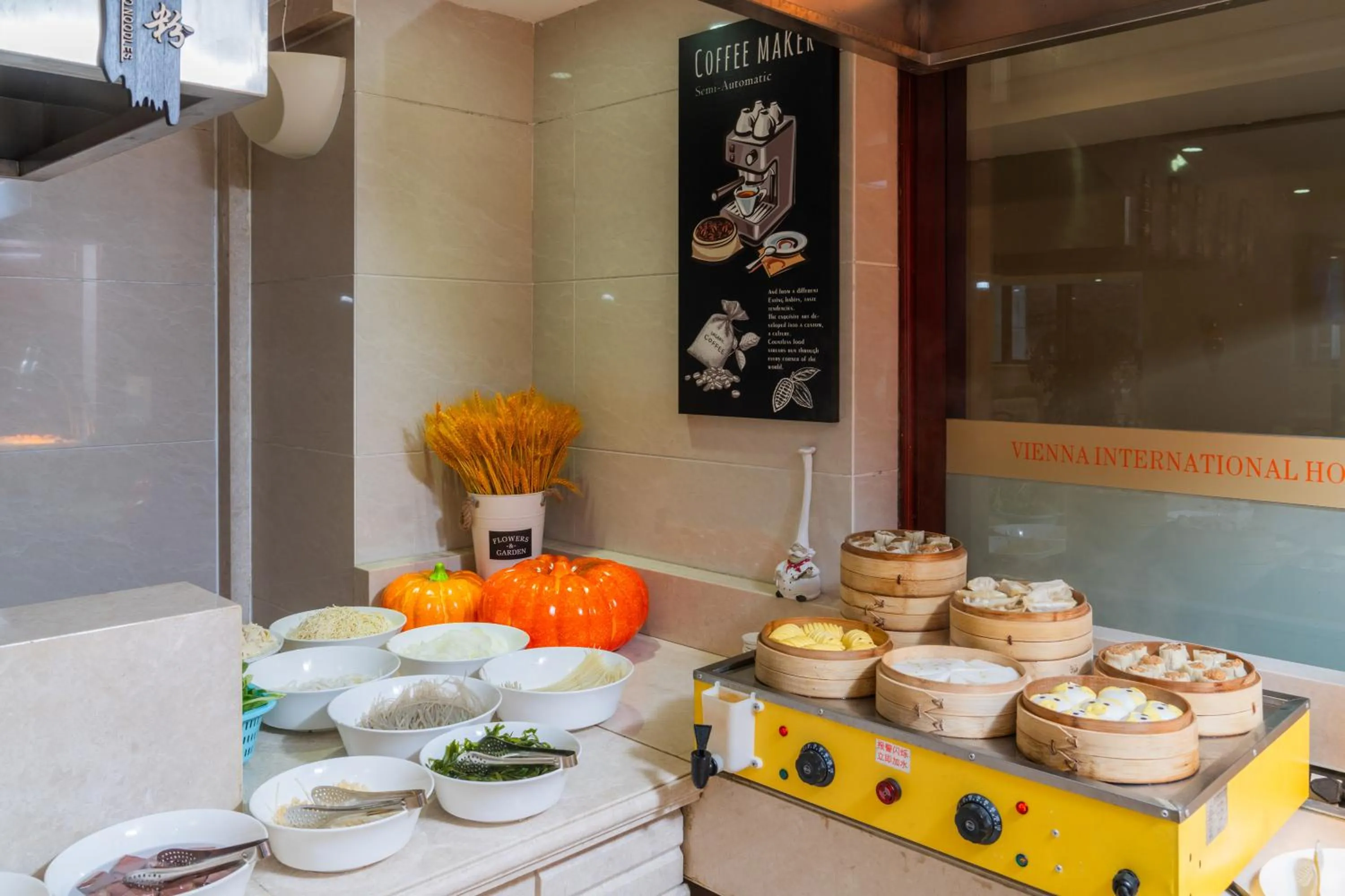 Food in 维也纳国际酒店上海浦东机场东方枢纽店-提供浦东机场迪士尼免费穿梭巴士