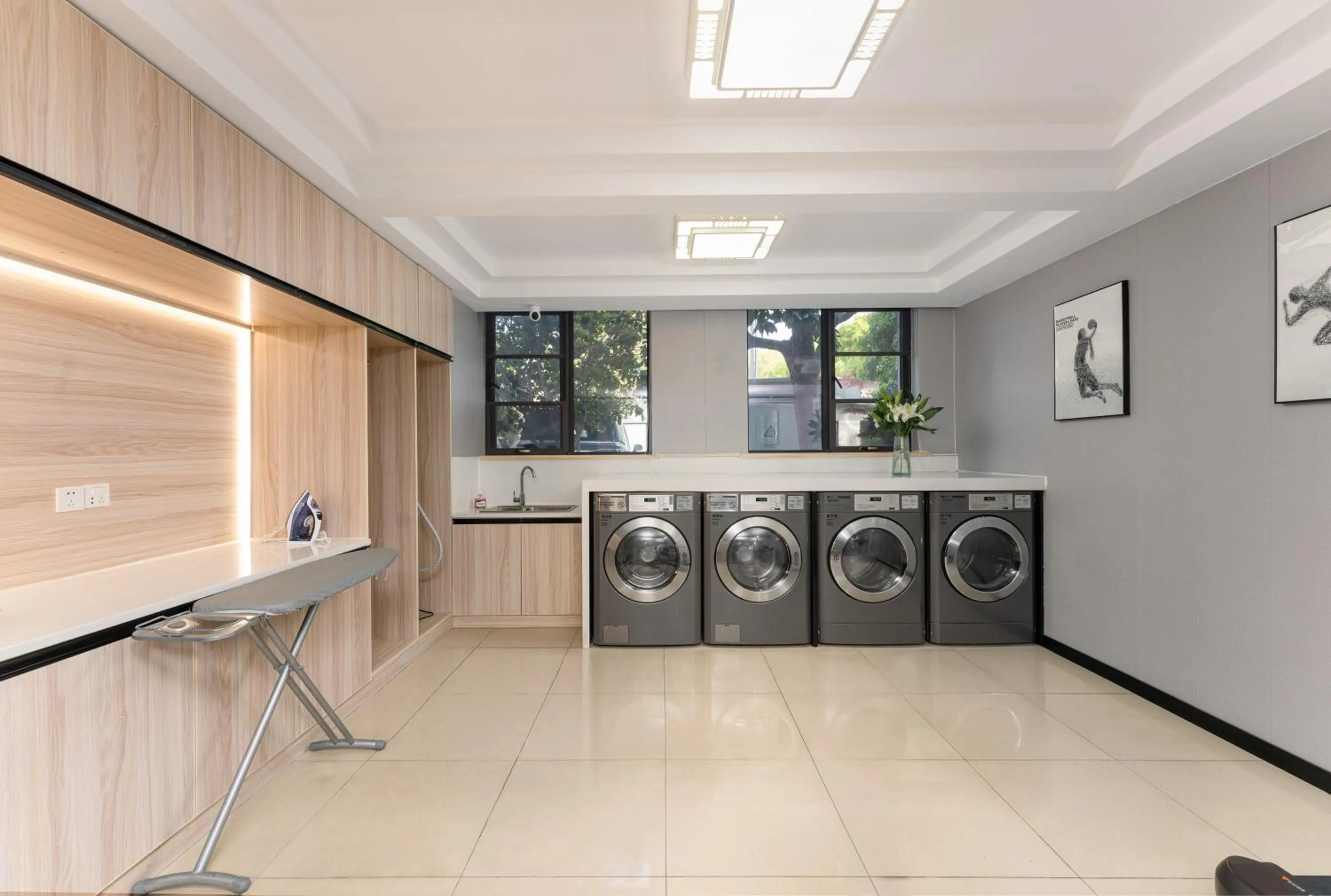 washing machine in 维也纳国际酒店上海浦东机场东方枢纽店-提供浦东机场迪士尼免费穿梭巴士