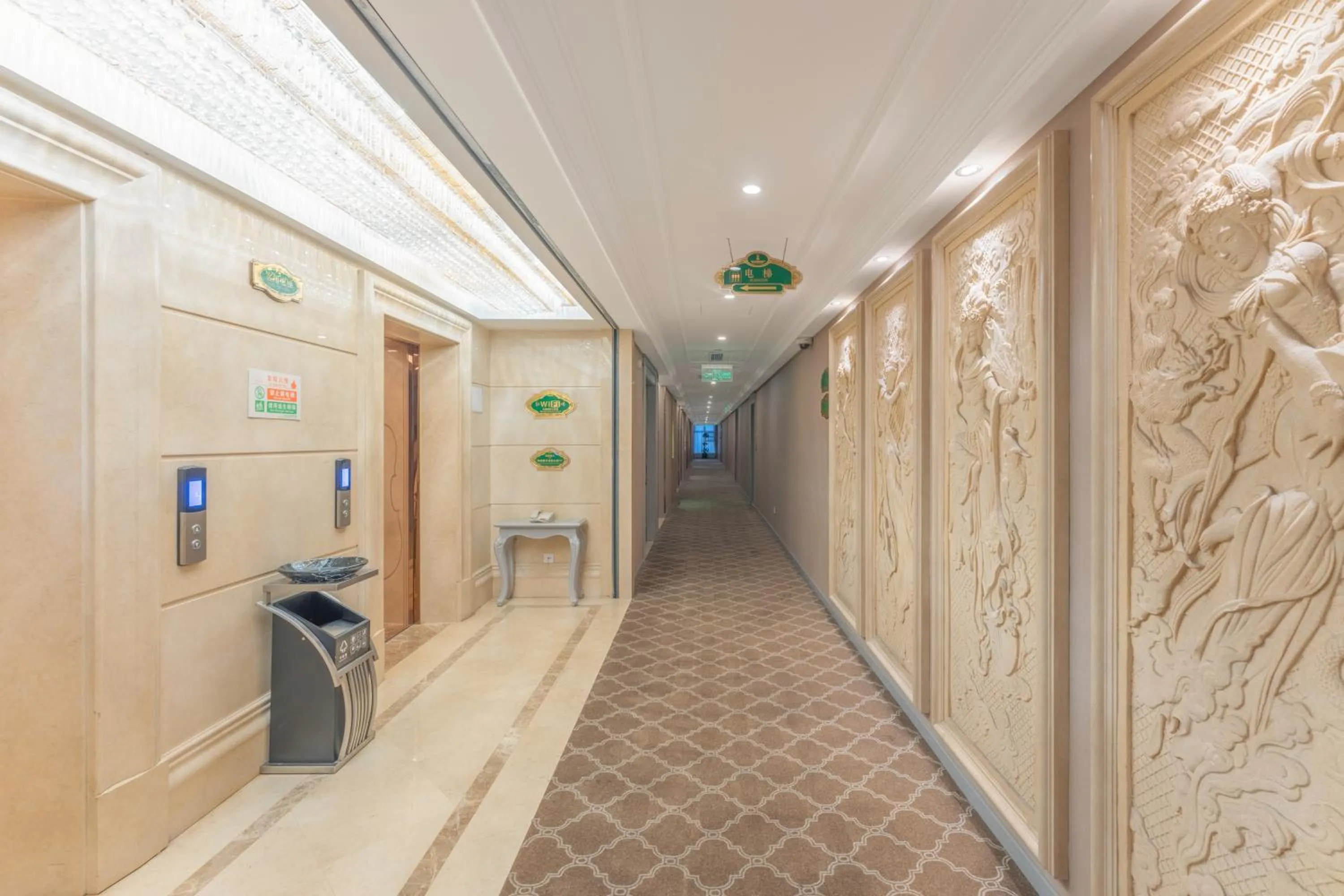 维也纳国际酒店上海浦东机场东方枢纽店-提供浦东机场迪士尼免费穿梭巴士