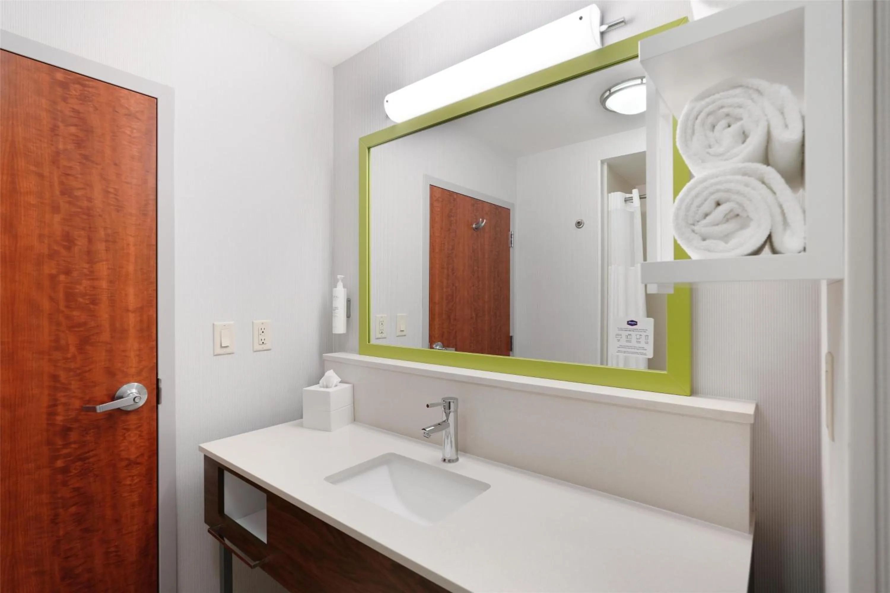 Bathroom in Hampton Inn & Suites Tulsa/Tulsa Hills