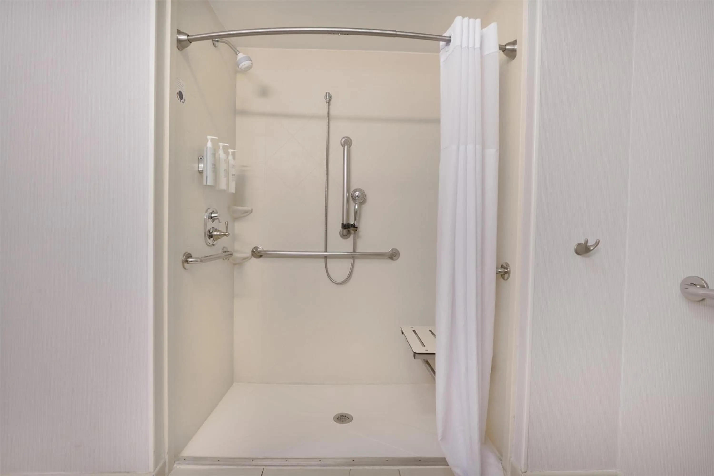 Bathroom in Hampton Inn & Suites Tulsa/Tulsa Hills