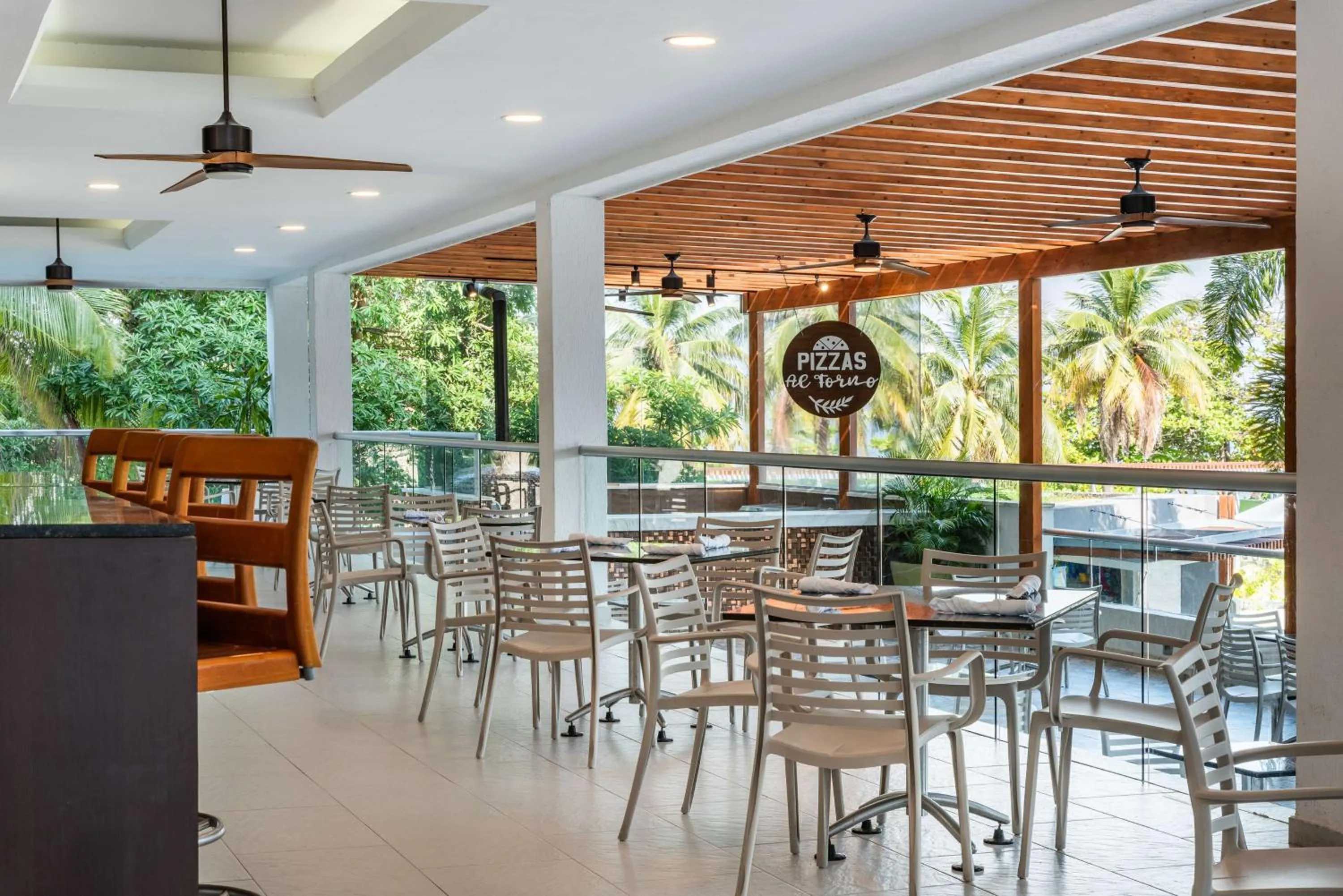 Restaurant/places to eat in Hilton Cartagena