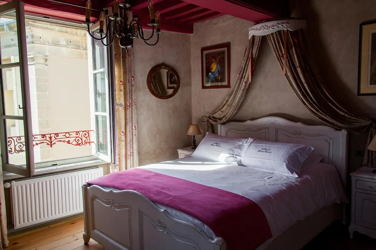 Bed in Manoir Sainte Victoire