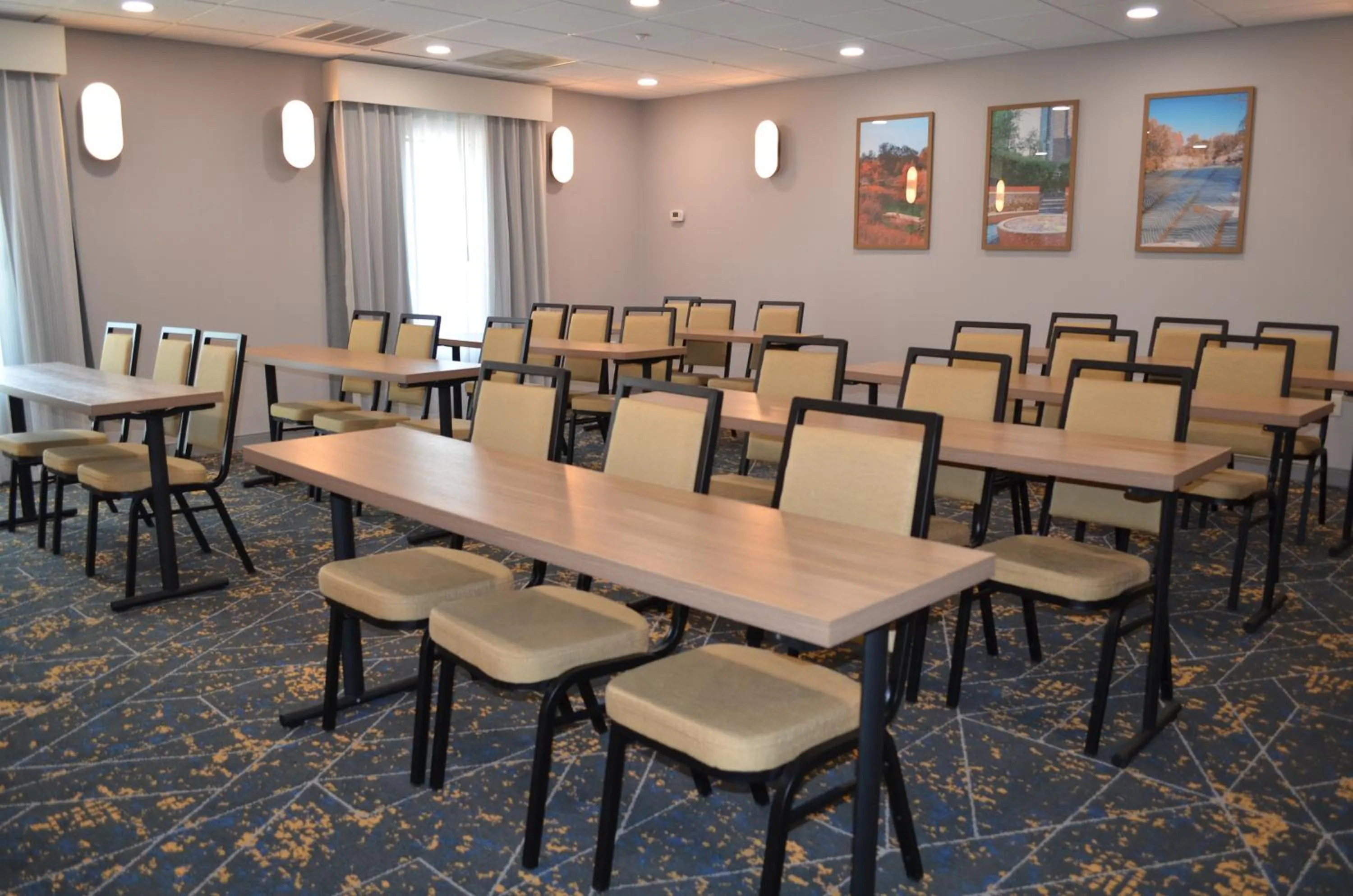Meeting/conference room in Hampton Inn & Suites by Hilton Tomball Houston NW