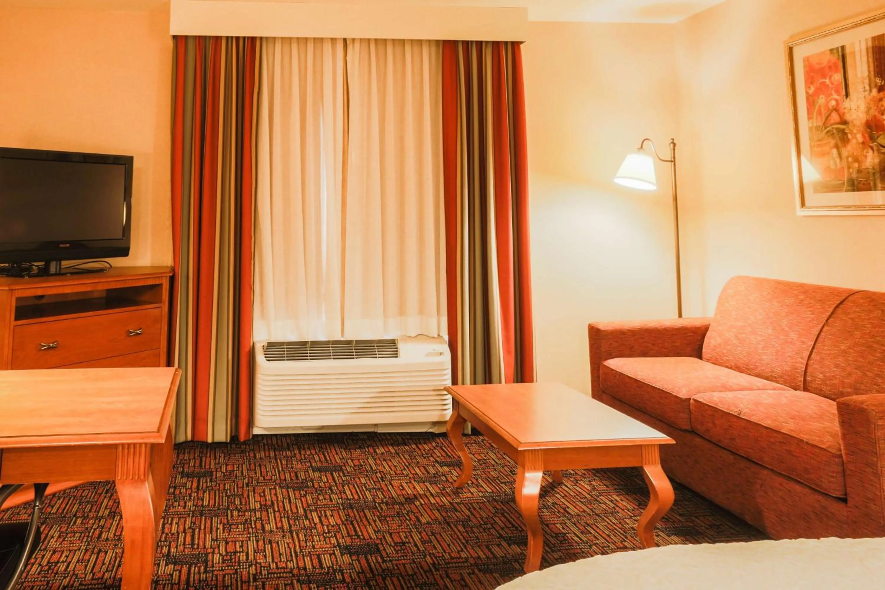 Bed in Hampton Inn & Suites by Hilton Tomball Houston NW