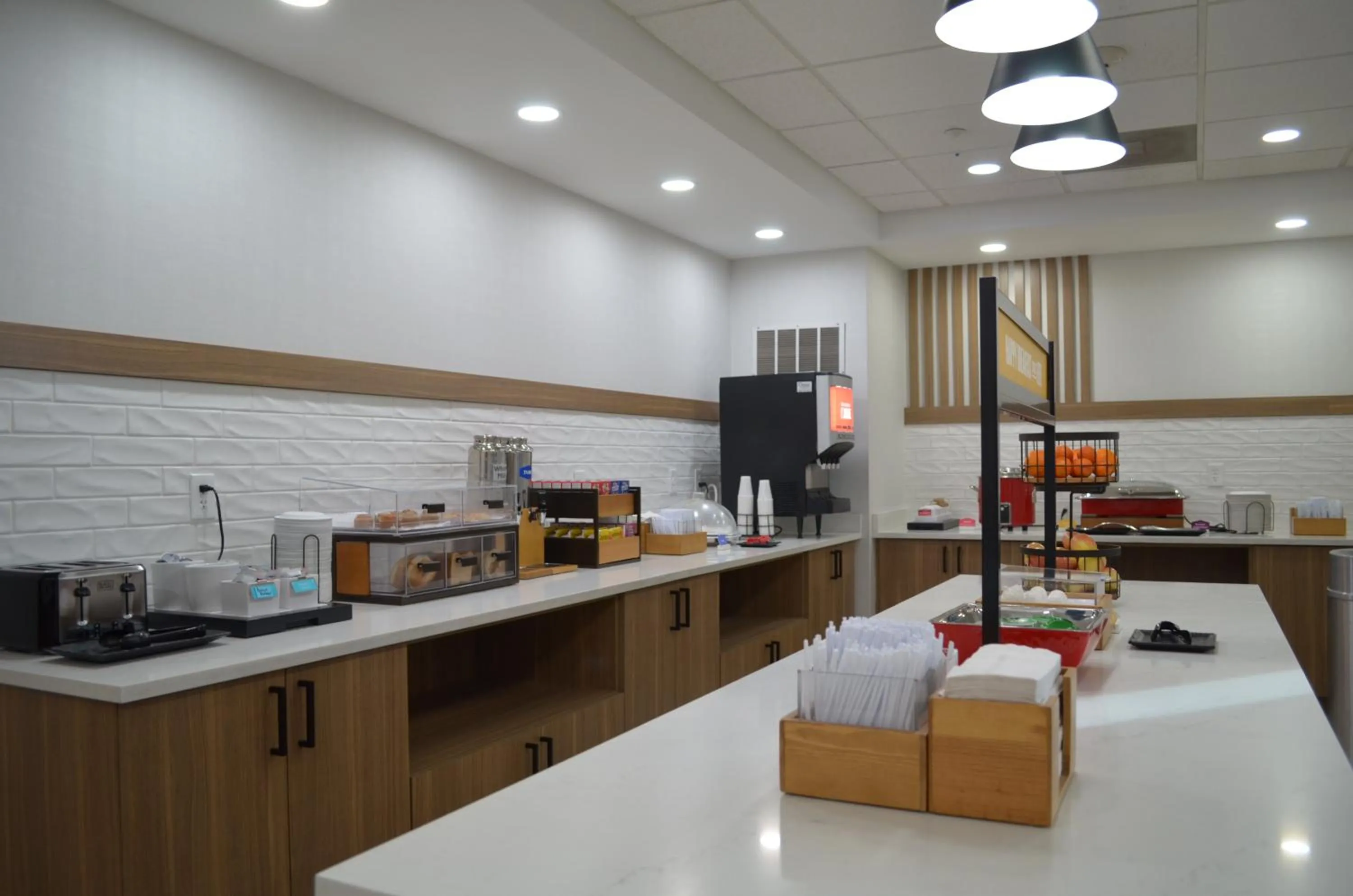 Food and drinks in Hampton Inn & Suites by Hilton Tomball Houston NW