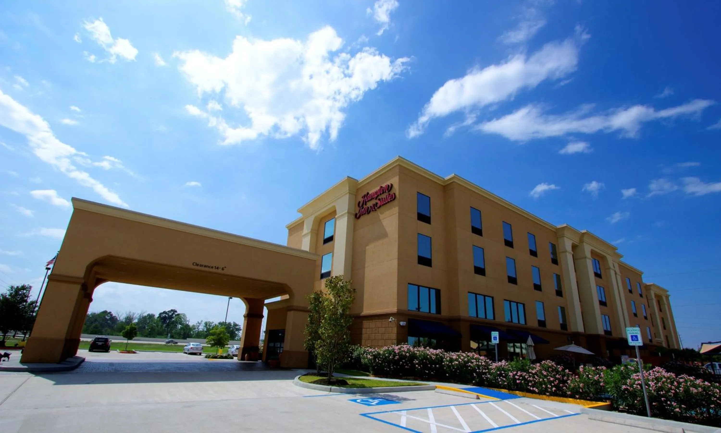 Property building in Hampton Inn & Suites by Hilton Tomball Houston NW