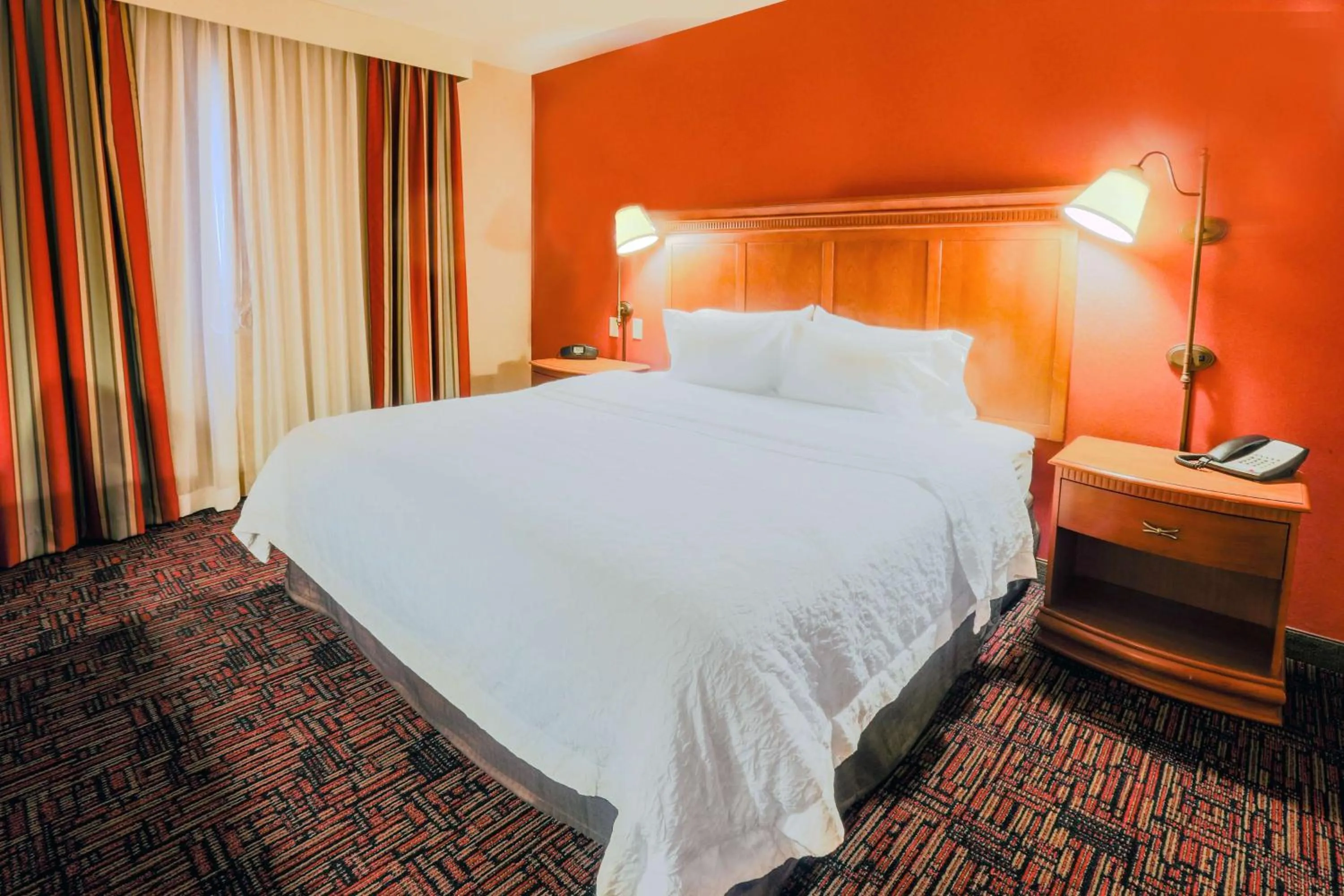 Bed in Hampton Inn & Suites by Hilton Tomball Houston NW