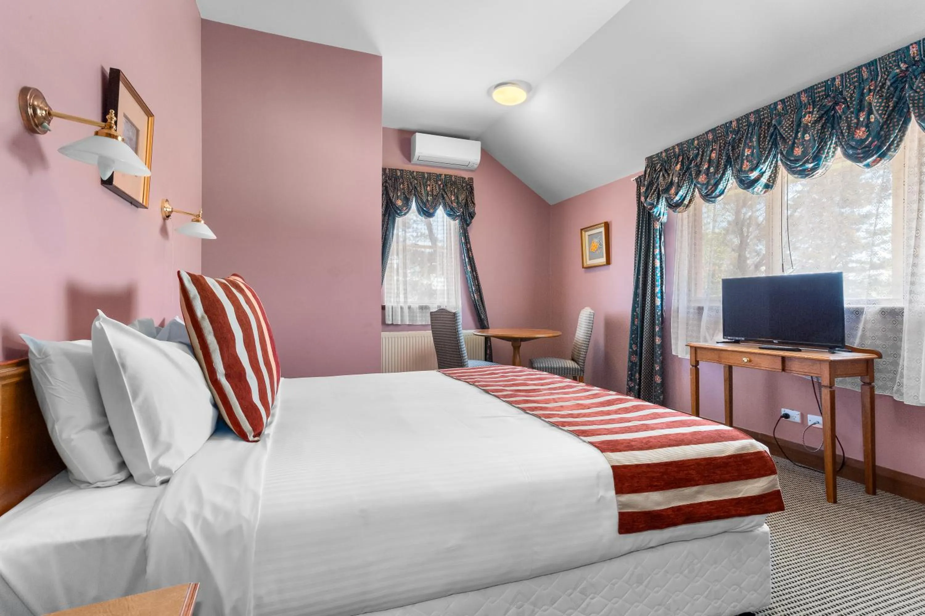 Bed in La Maison Boutique Hotel