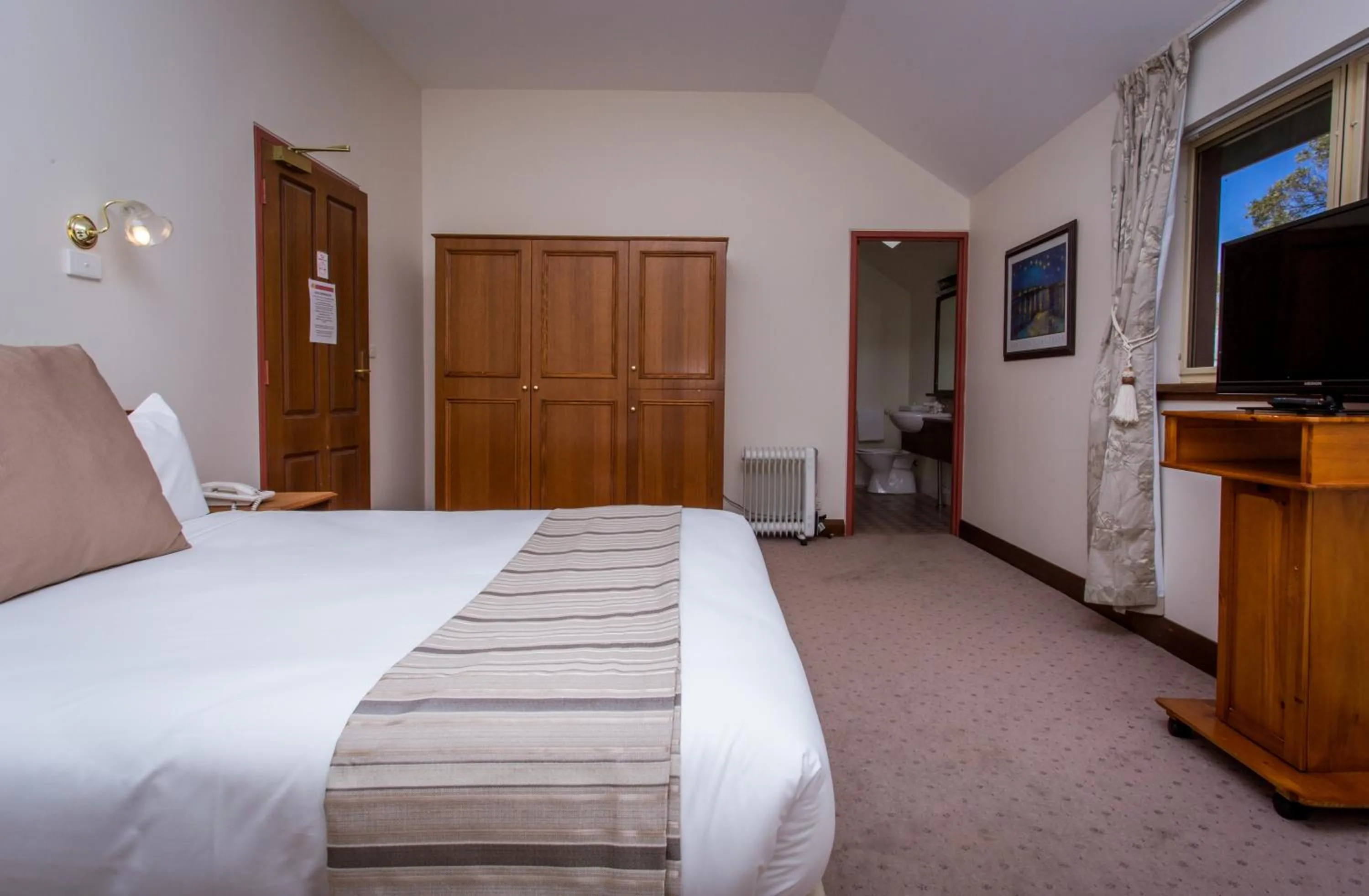 Communal lounge/ TV room, Bed in La Maison Boutique Hotel