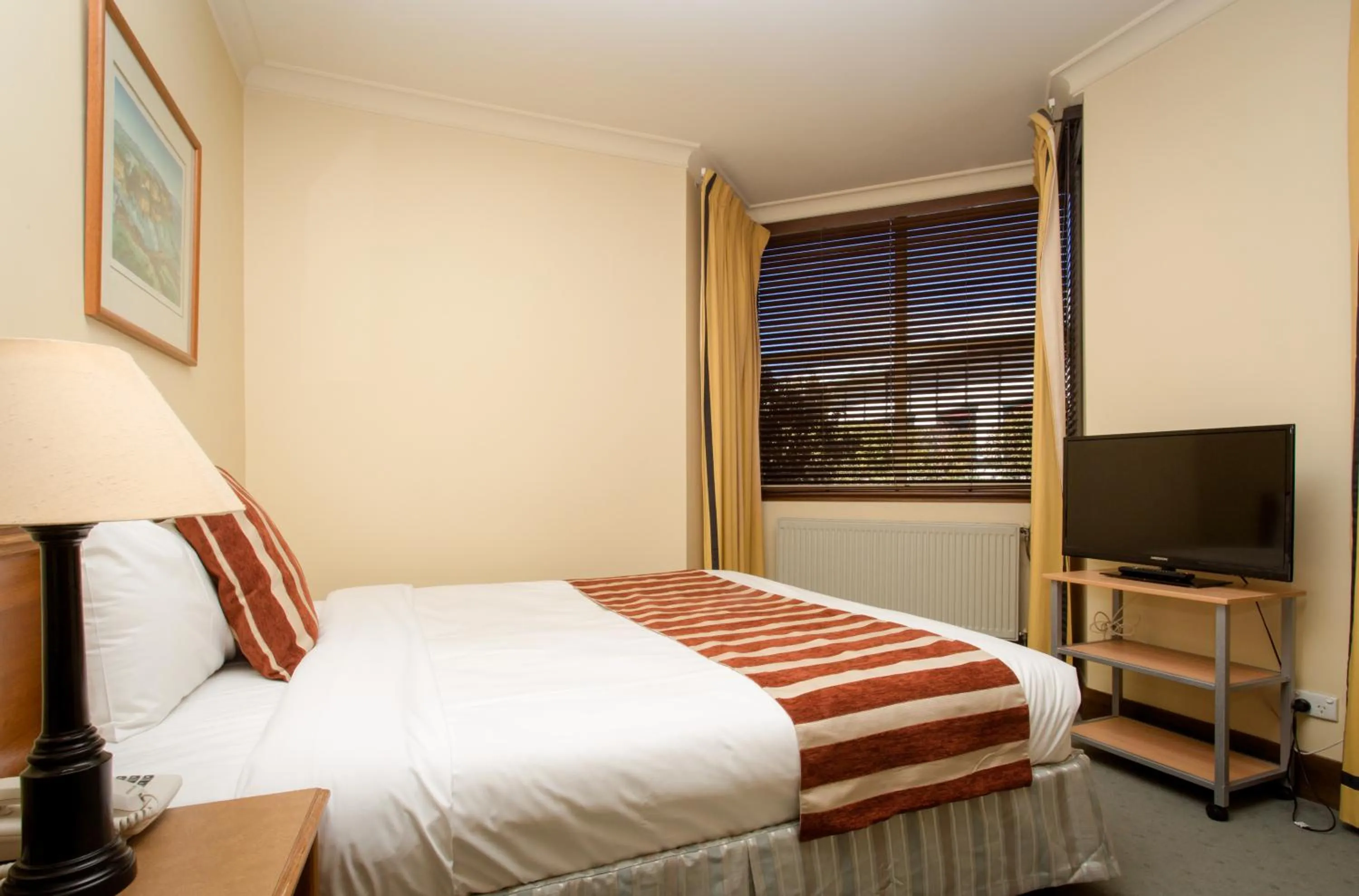 Communal lounge/ TV room, Bed in La Maison Boutique Hotel