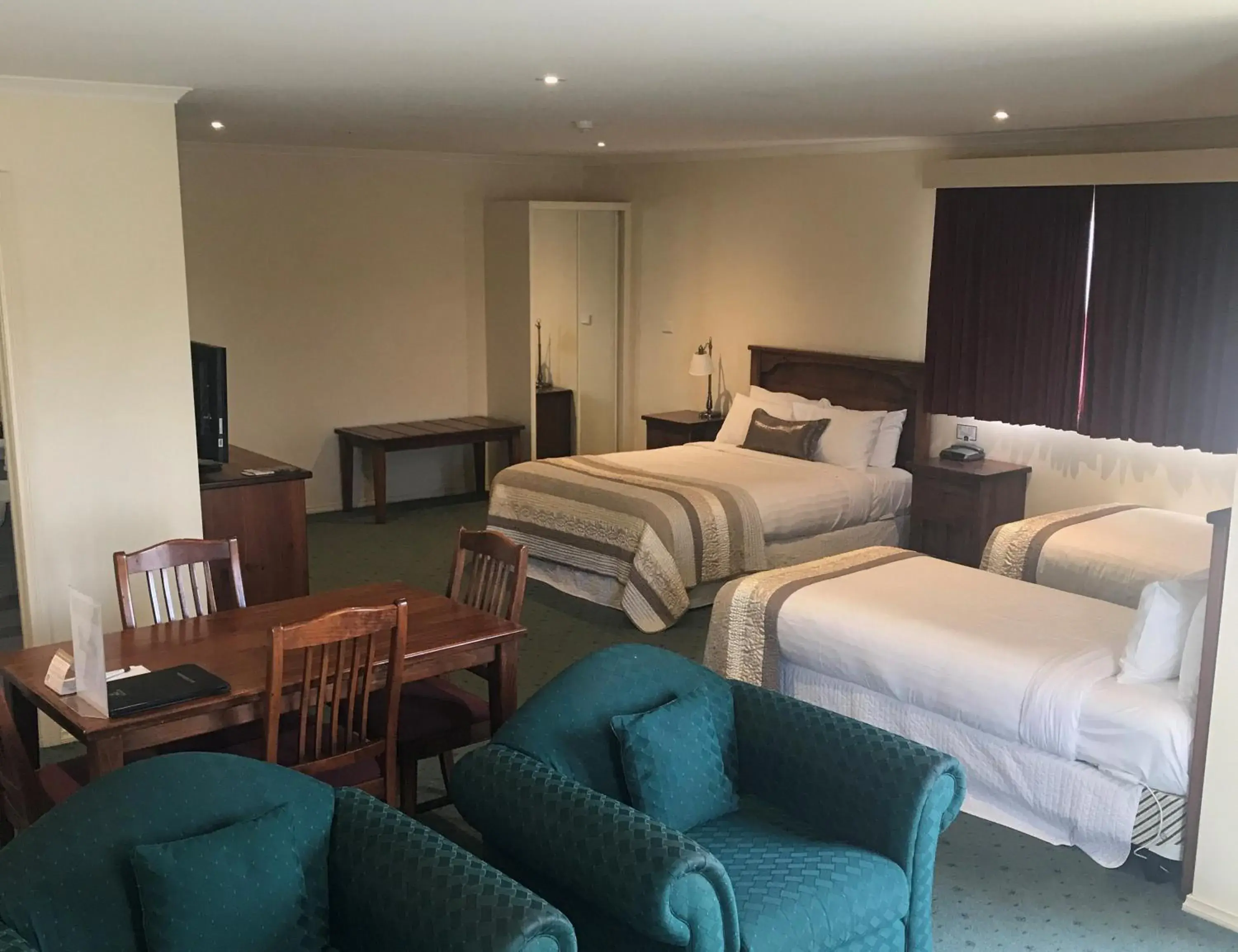 Deluxe Family Room in Best Western Crystal Inn Deluxe Family Room in Best Western Crystal Inn