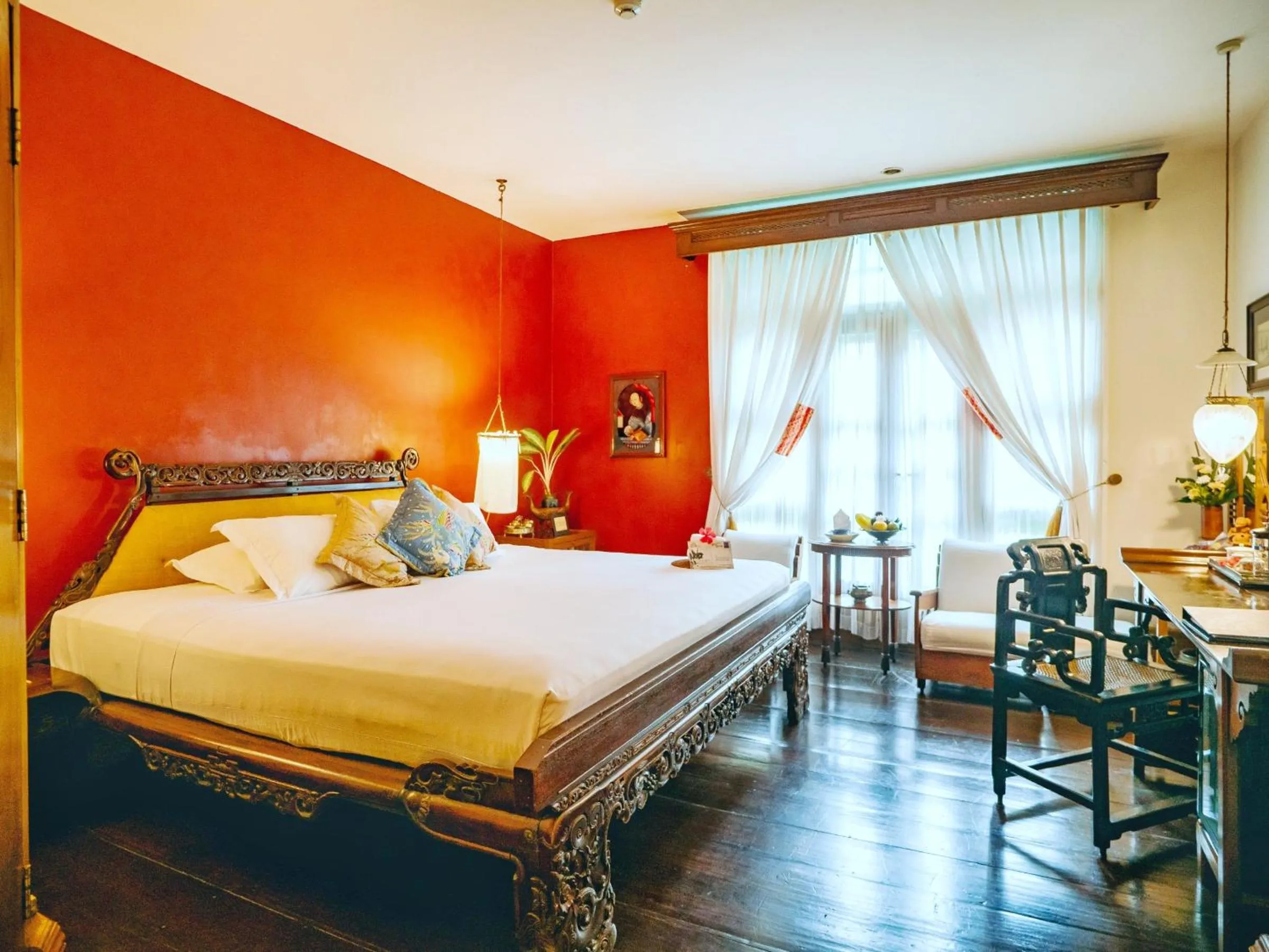 Photo of the whole room, Bed in Hotel Tugu Malang