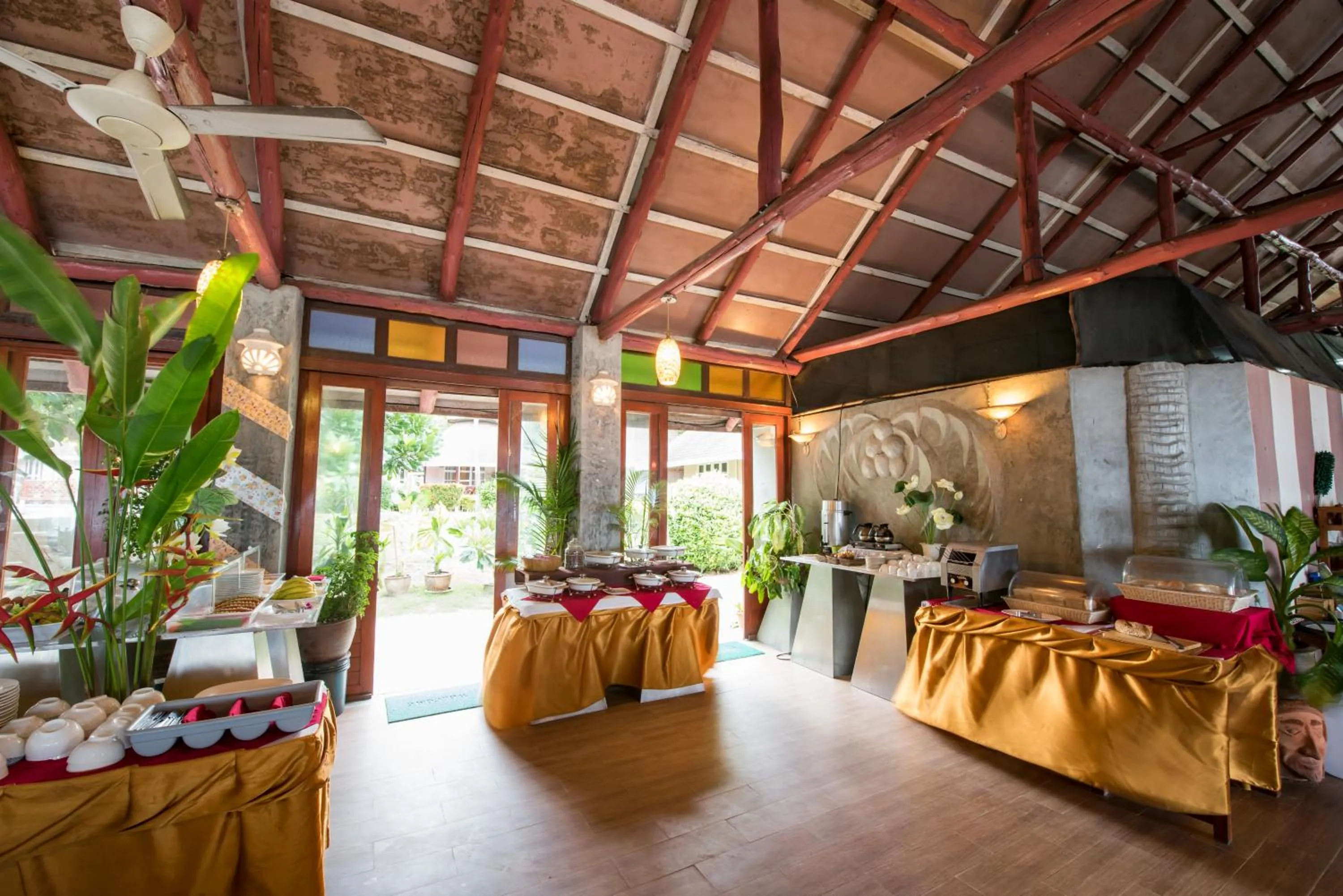 Buffet breakfast in Koh Tao Coral Grand Resort