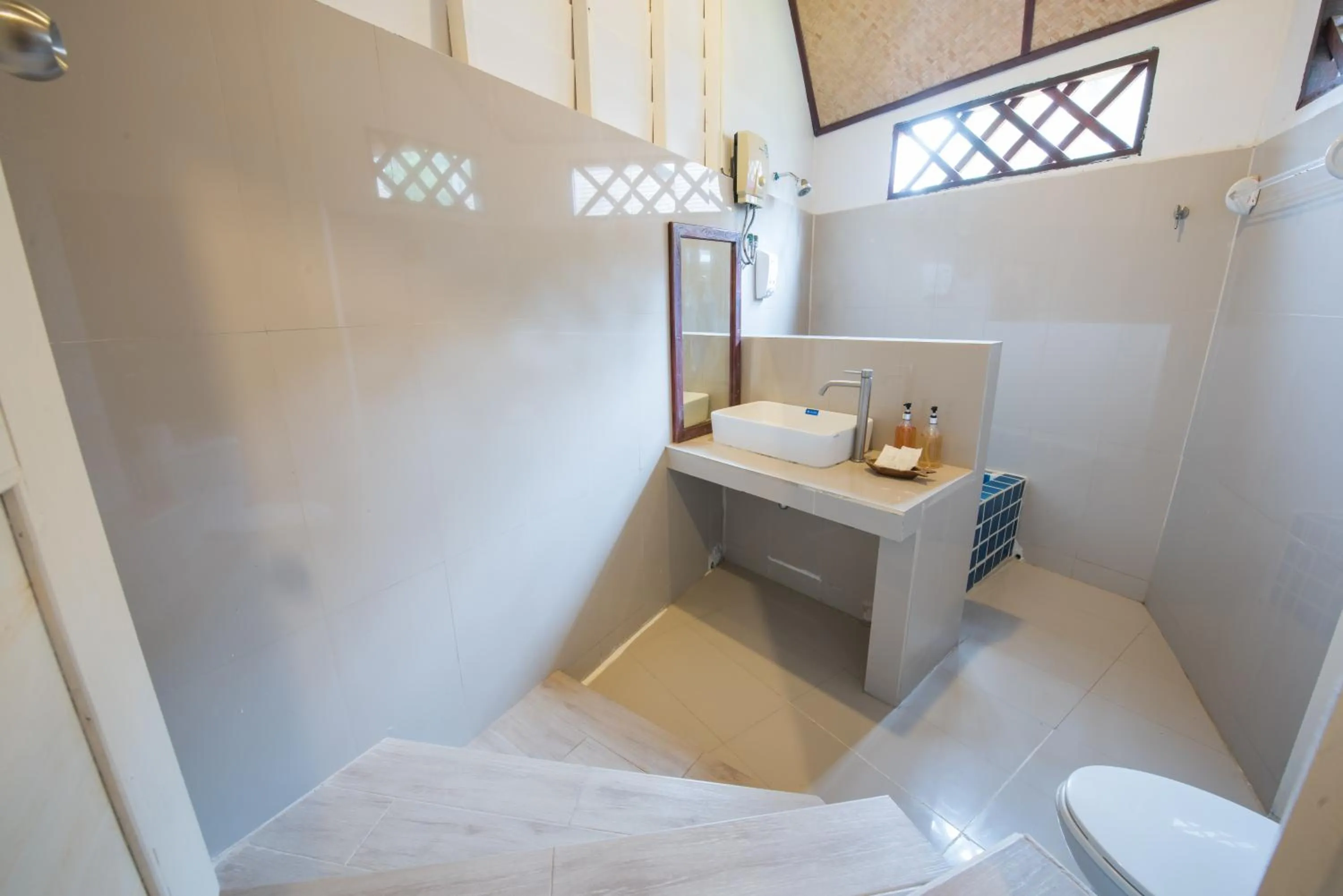 Bathroom in Koh Tao Coral Grand Resort