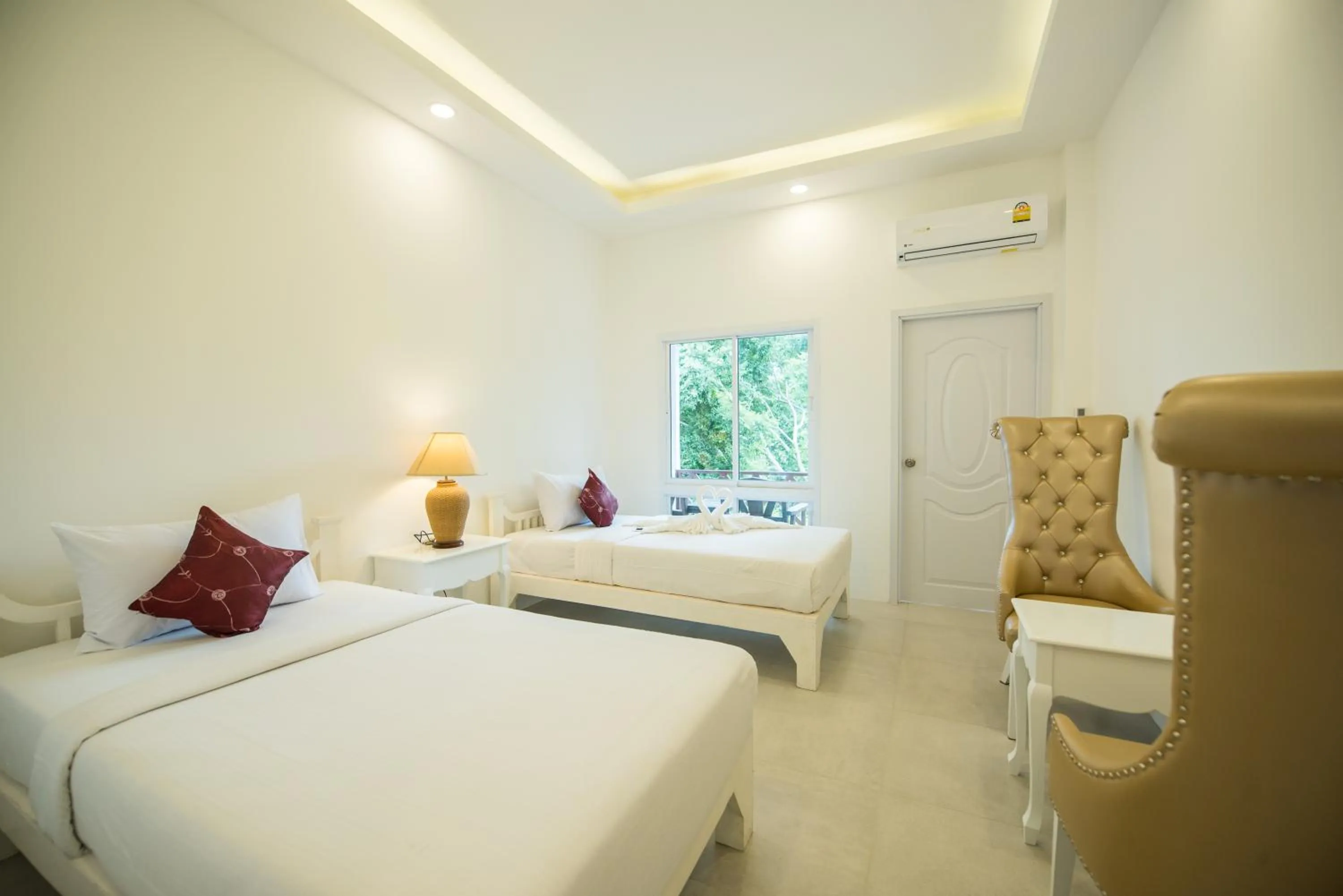 Bedroom, Bed in Koh Tao Coral Grand Resort