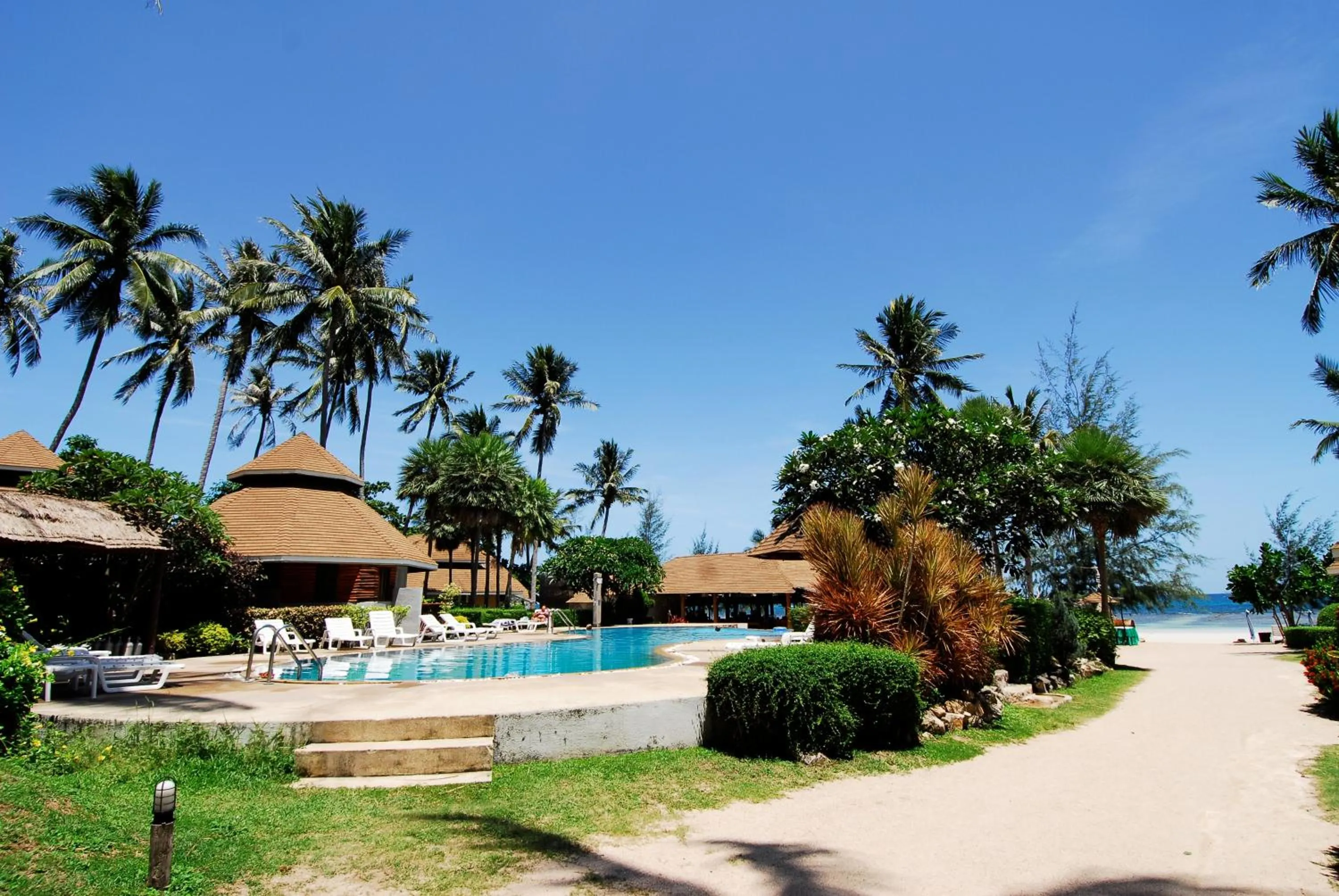 Facade/entrance in Koh Tao Coral Grand Resort