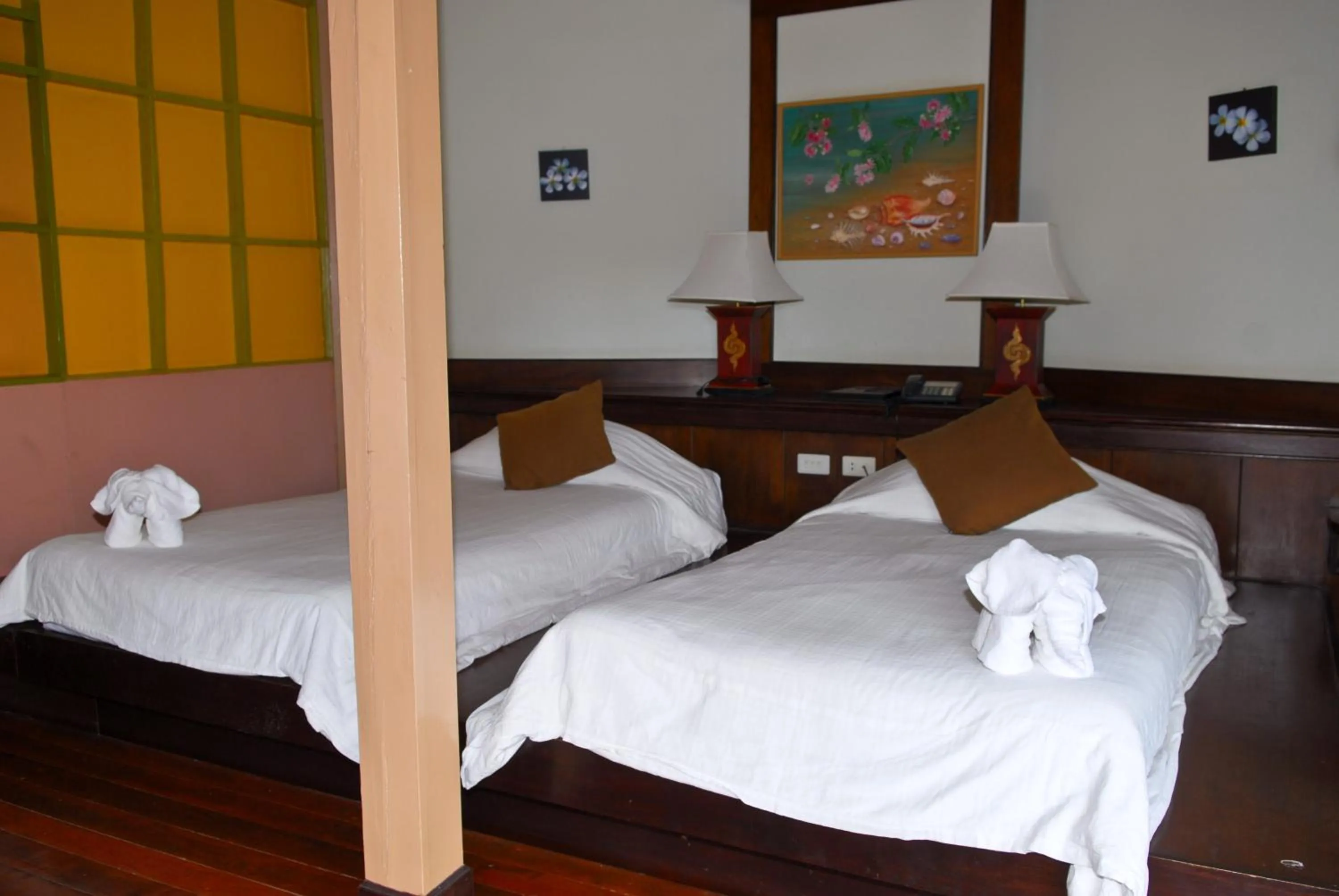 Bed in Koh Tao Coral Grand Resort