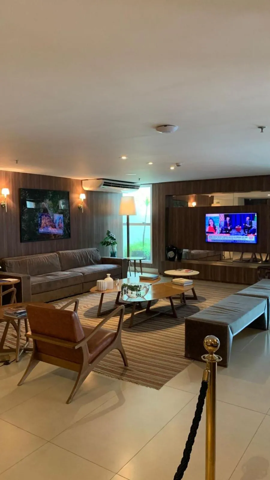 Communal lounge/ TV room in Radisson Hotel Anápolis