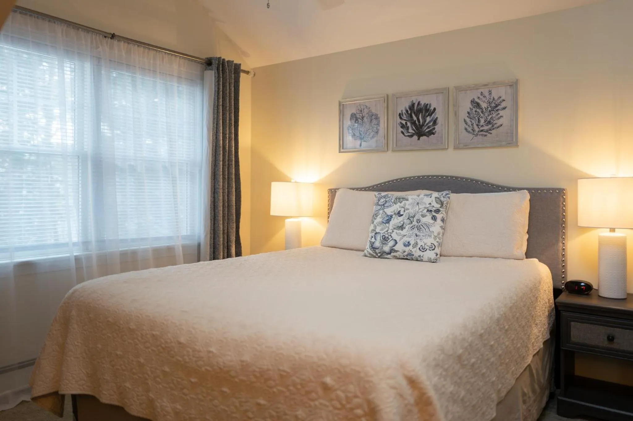 Bed in OneSixtyFive, The Inn on Park Row