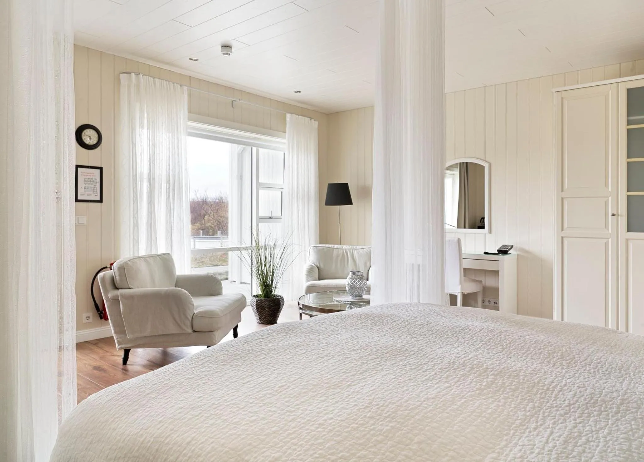 Bedroom, Bed in Hotel Grimsborgir by Keahotels
