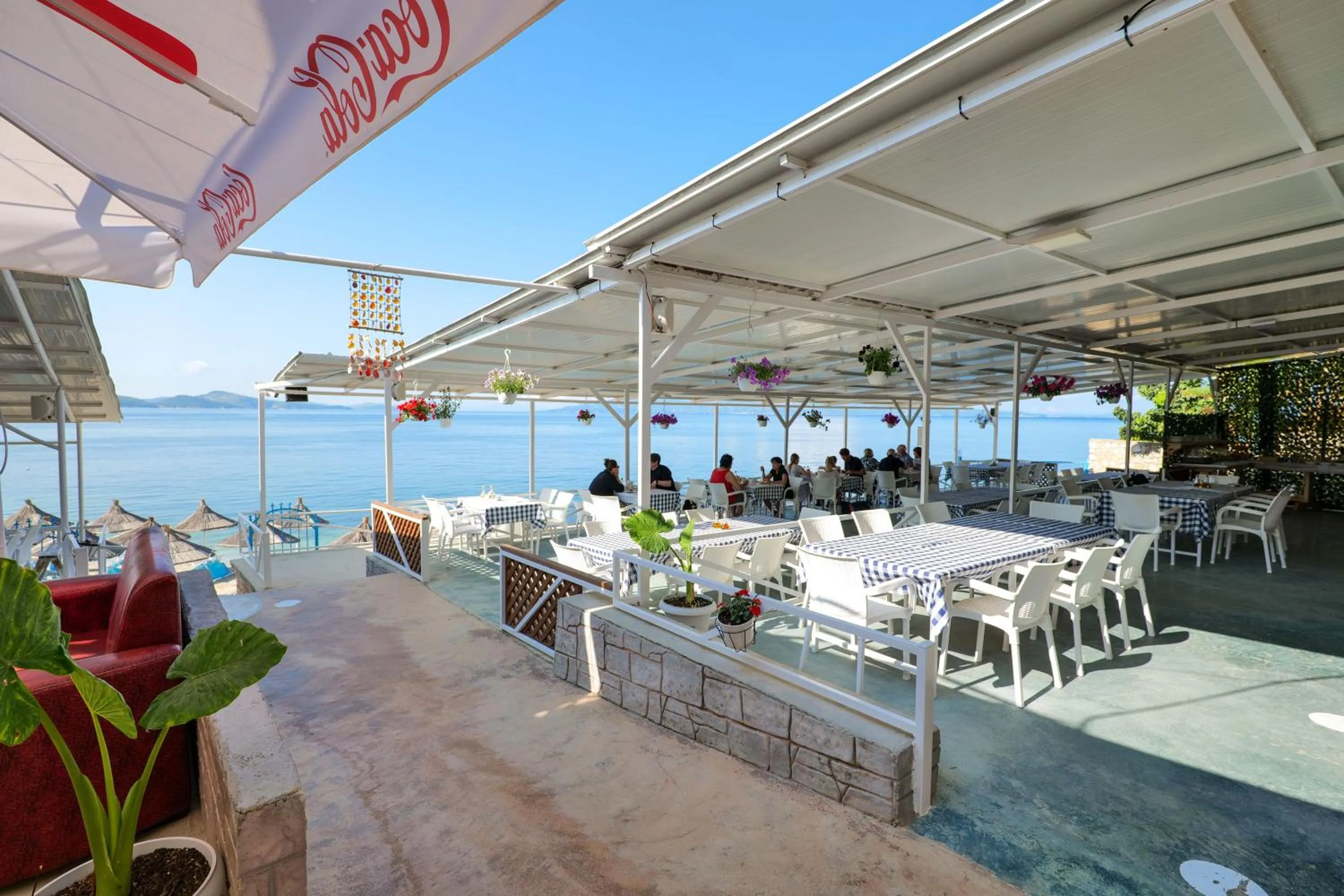 Restaurant/places to eat in Oceanic Overview Suites