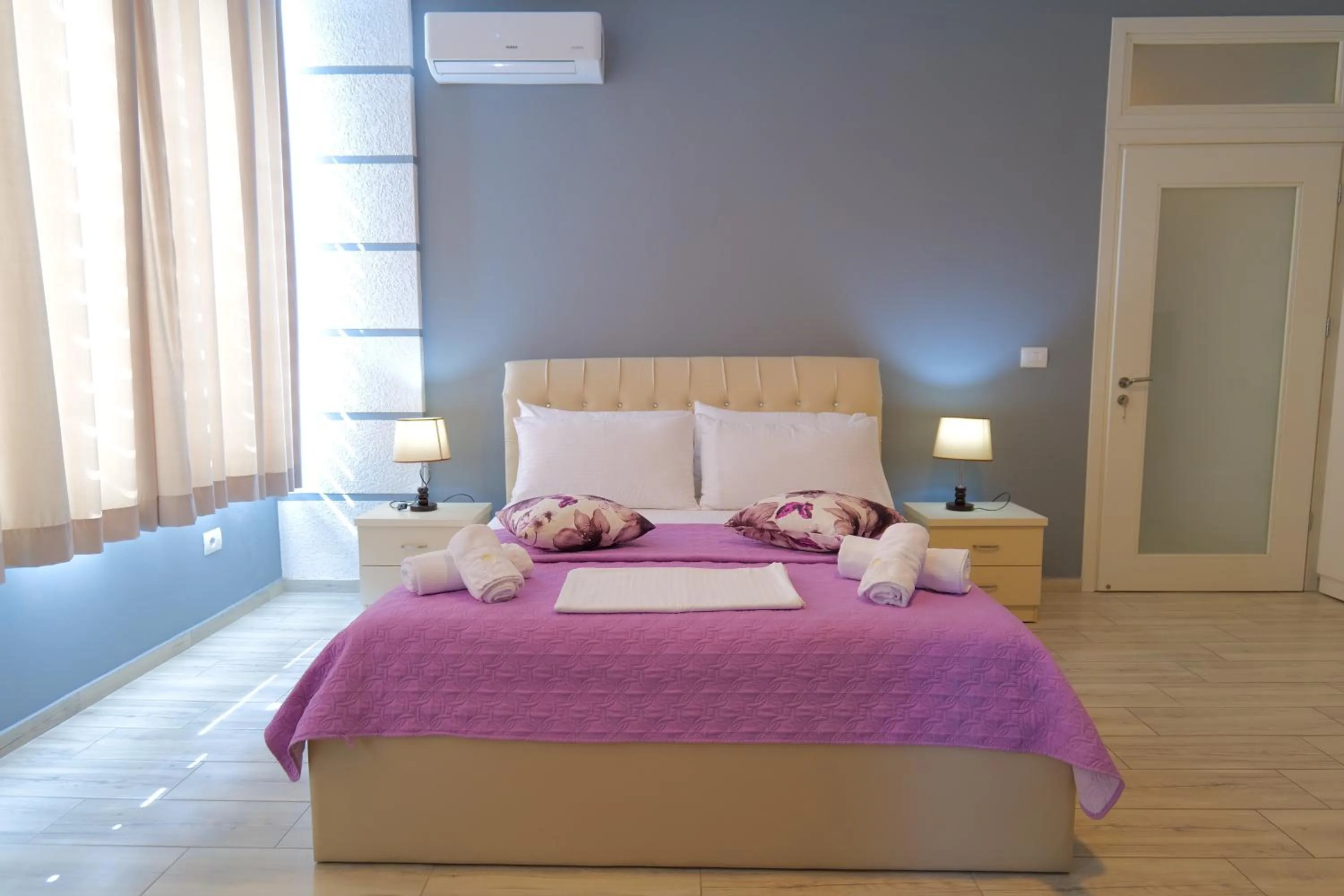 Bed in Oceanic Overview Suites