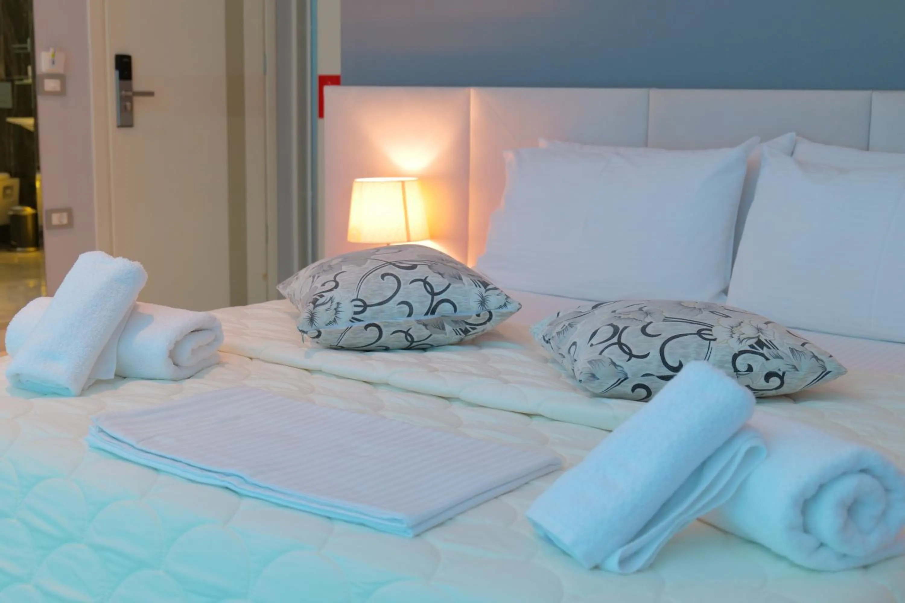 Bed in Oceanic Overview Suites