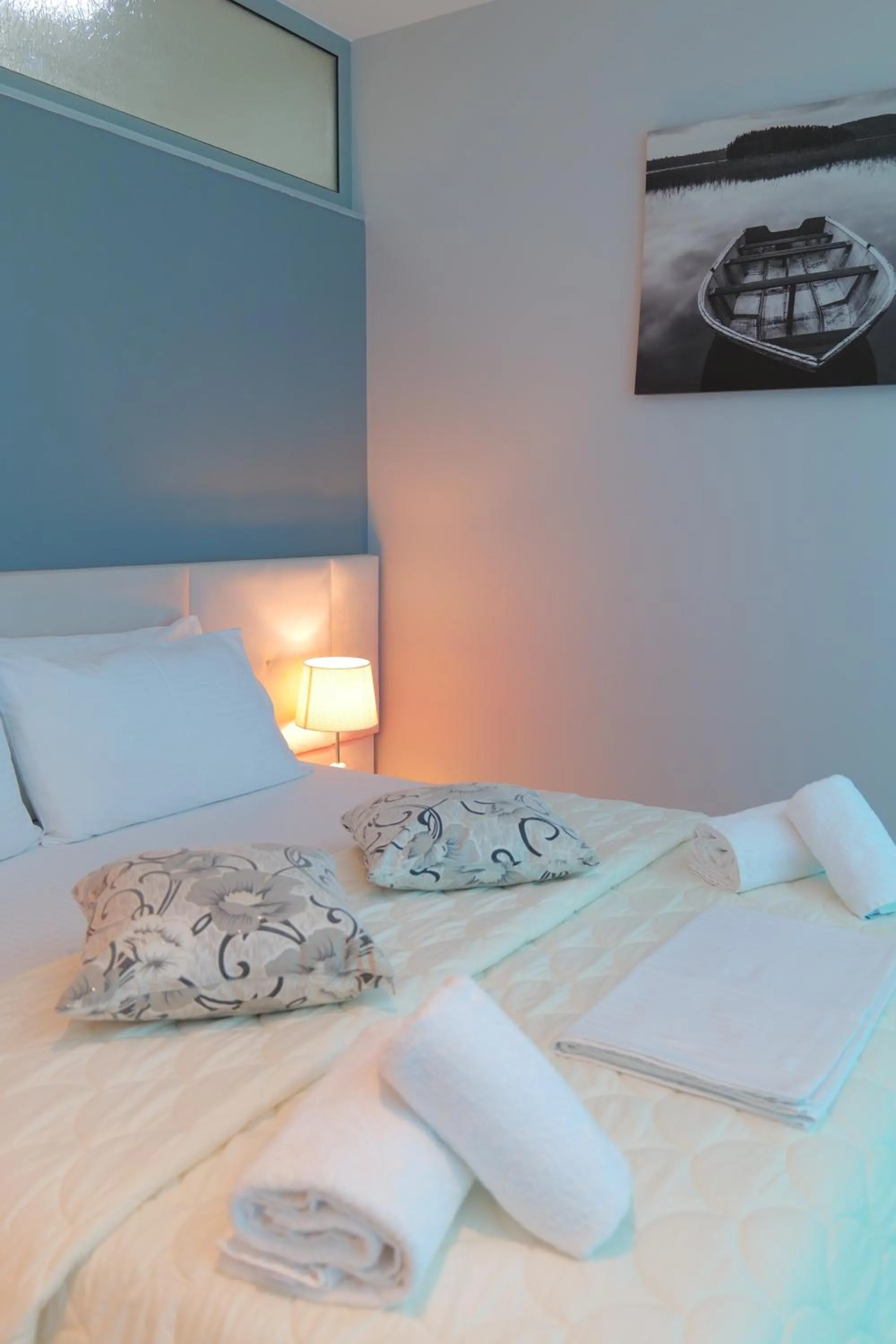 Bed in Oceanic Overview Suites