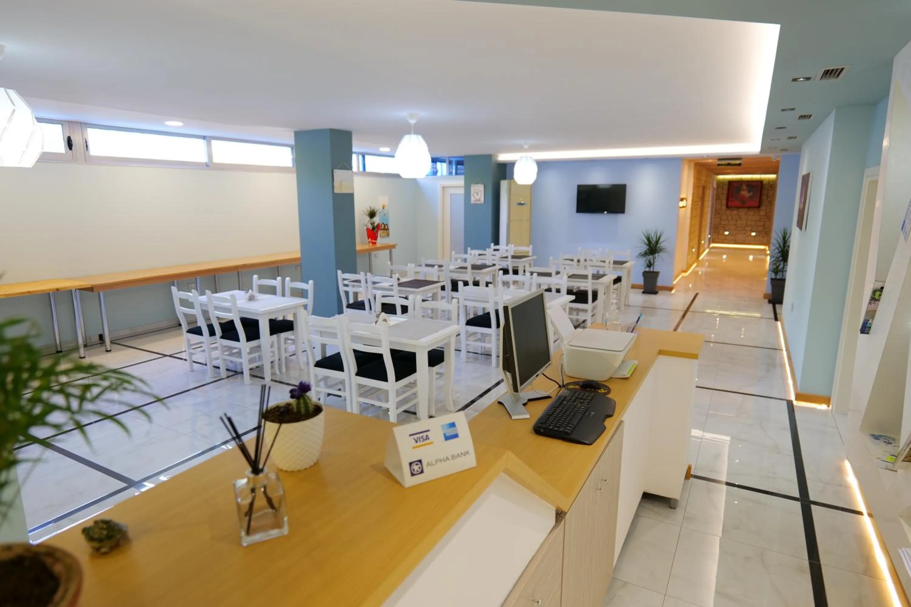 Restaurant/places to eat in Oceanic Overview Suites