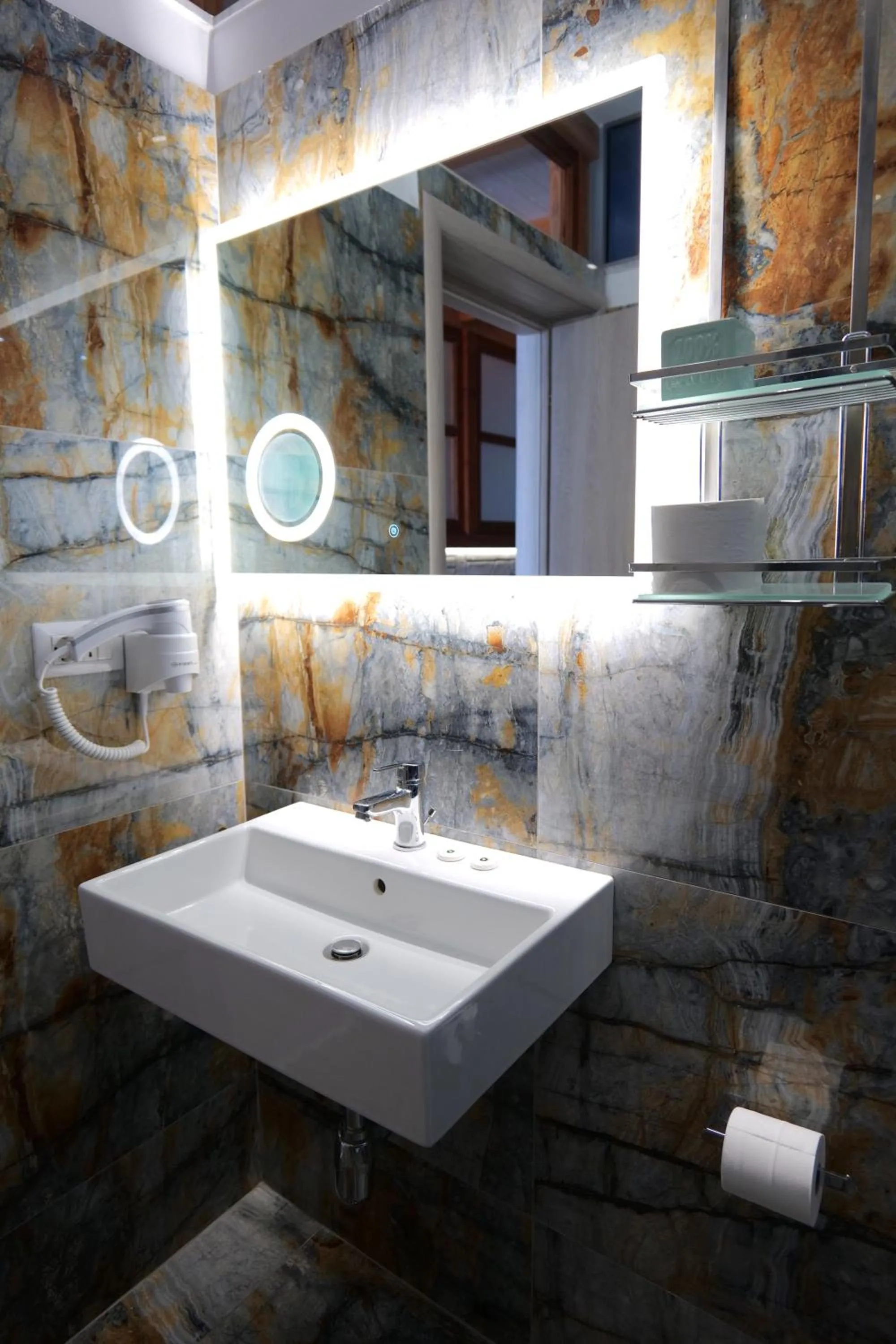 Bathroom in Oceanic Overview Suites