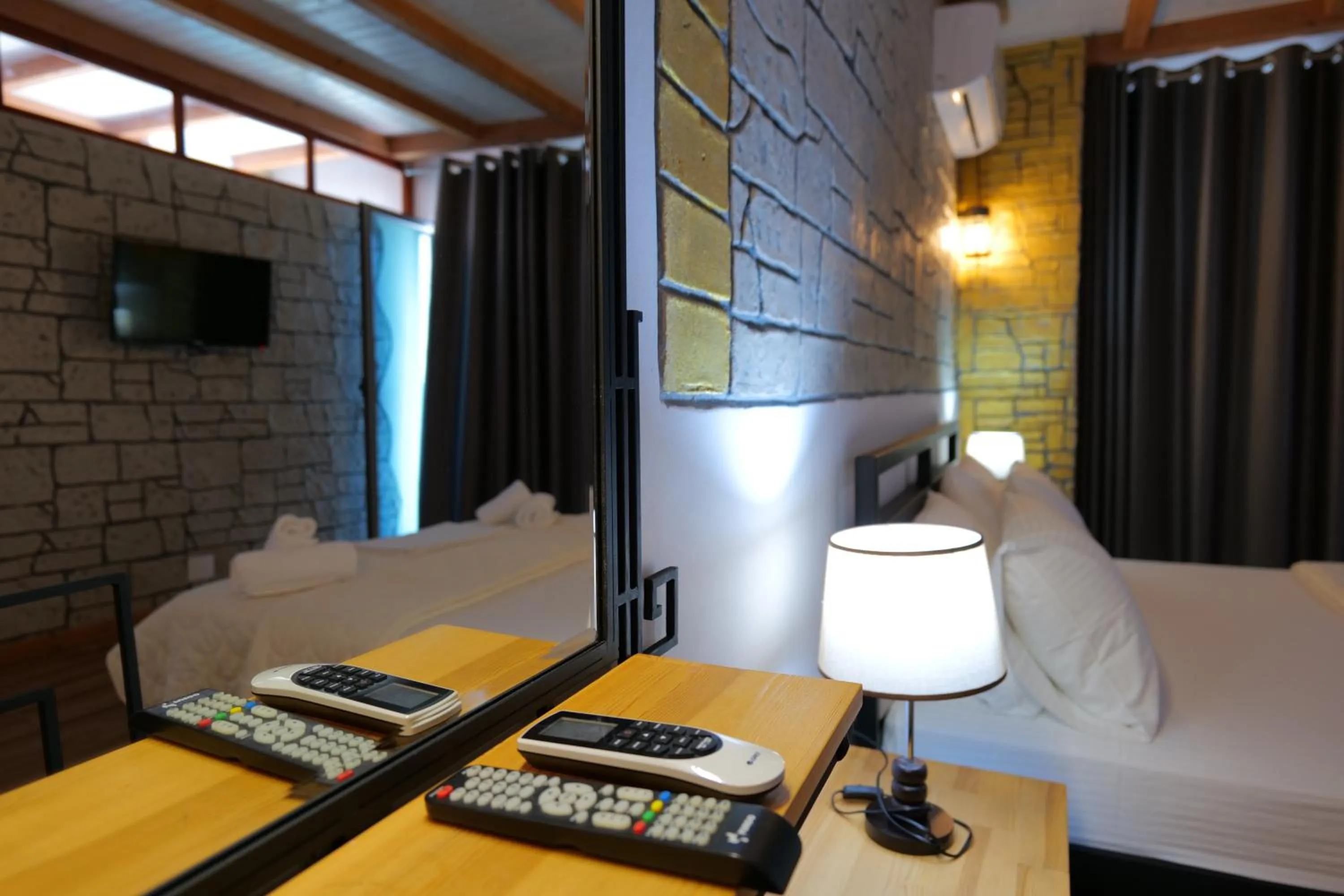 TV and multimedia, Bed in Oceanic Overview Suites