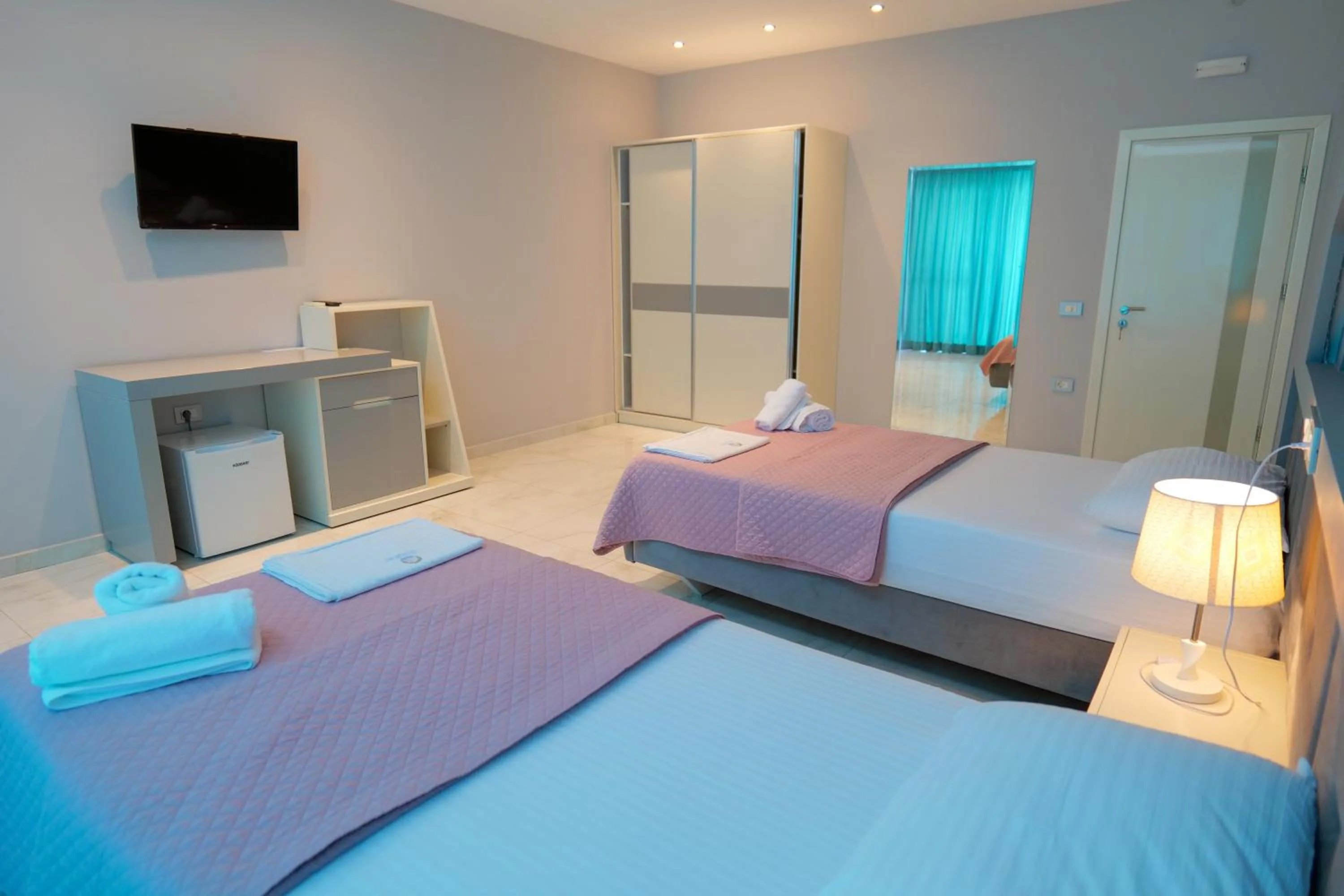 Bed in Oceanic Overview Suites