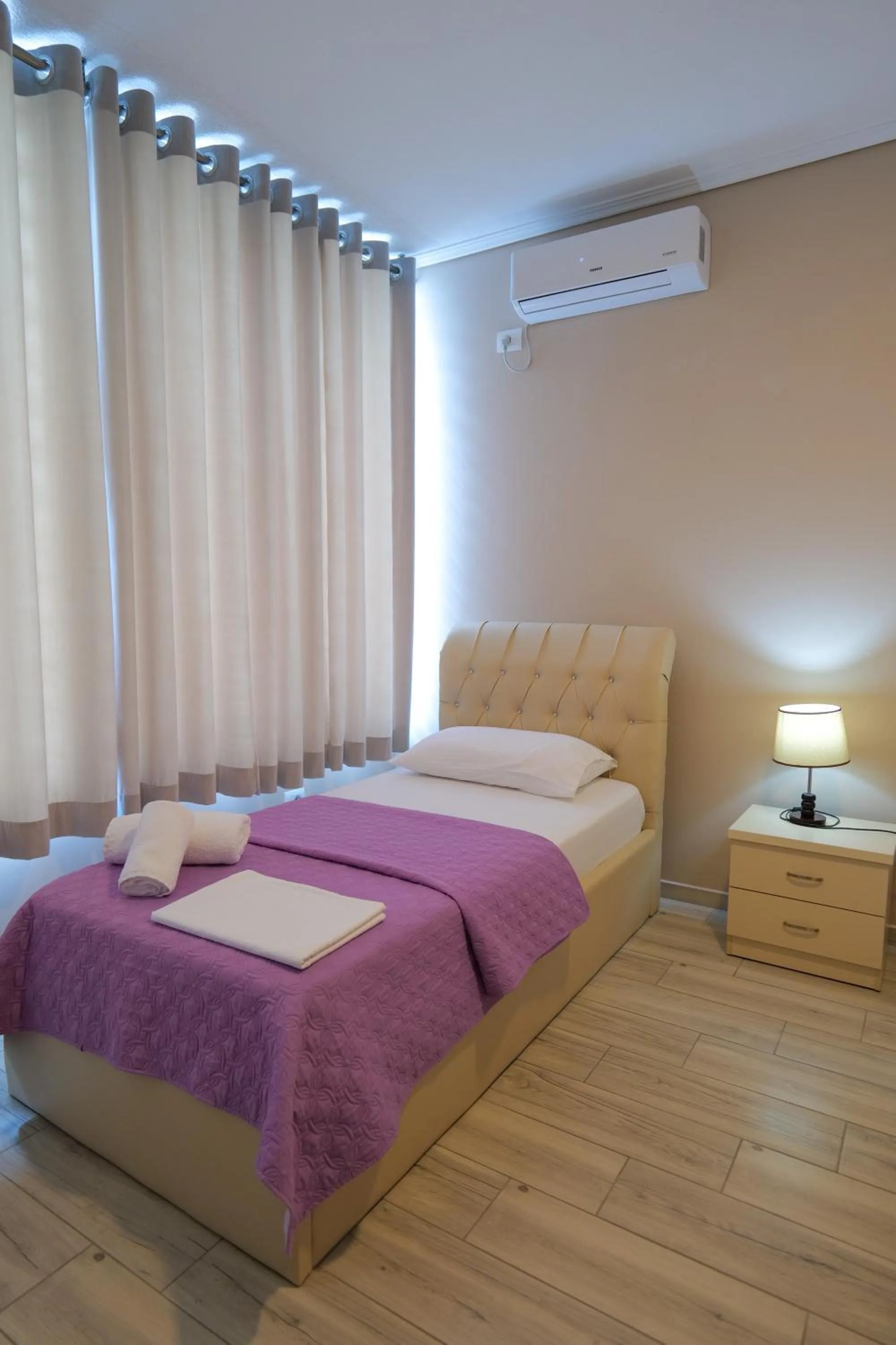 Bed in Oceanic Overview Suites