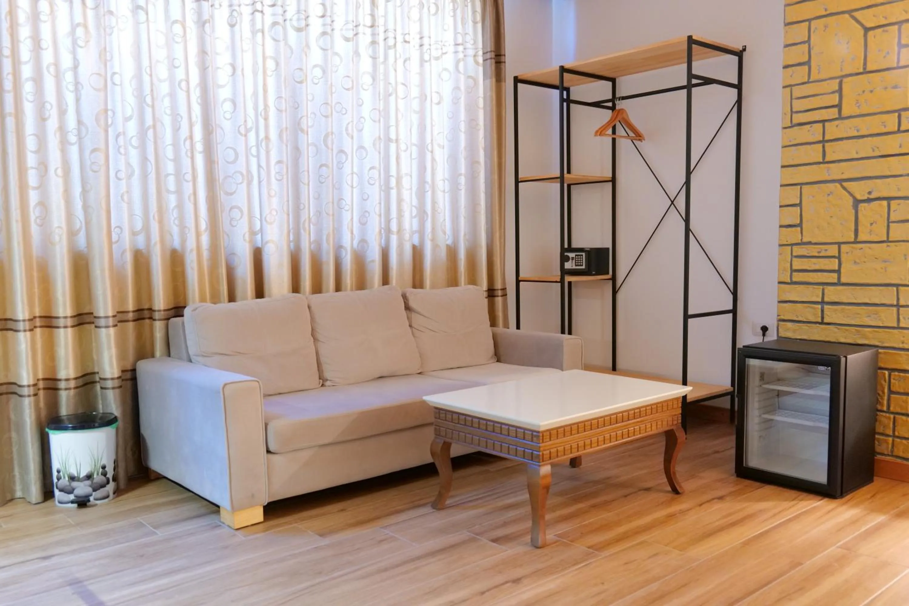 Living room in Oceanic Overview Suites