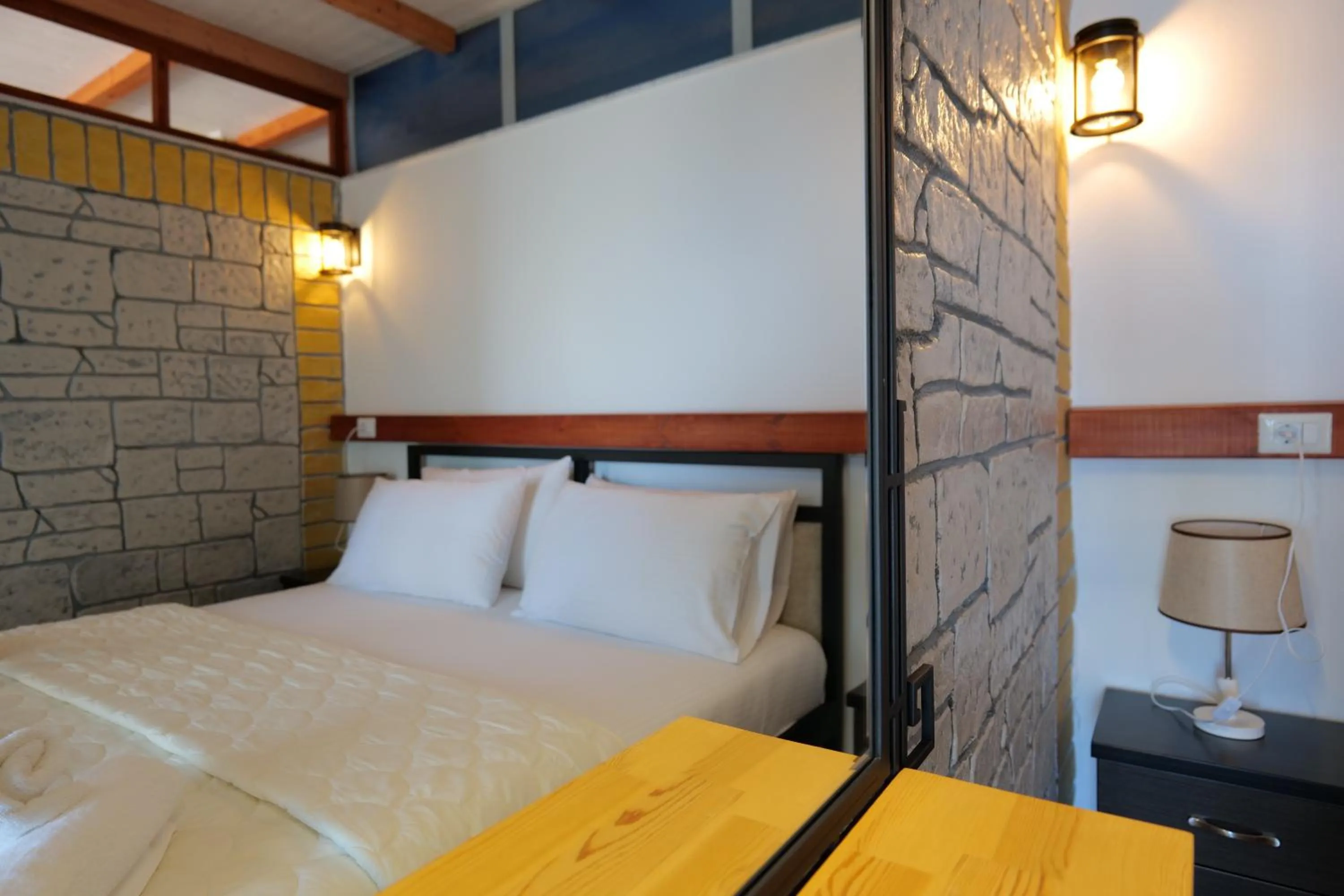 Bed in Oceanic Overview Suites