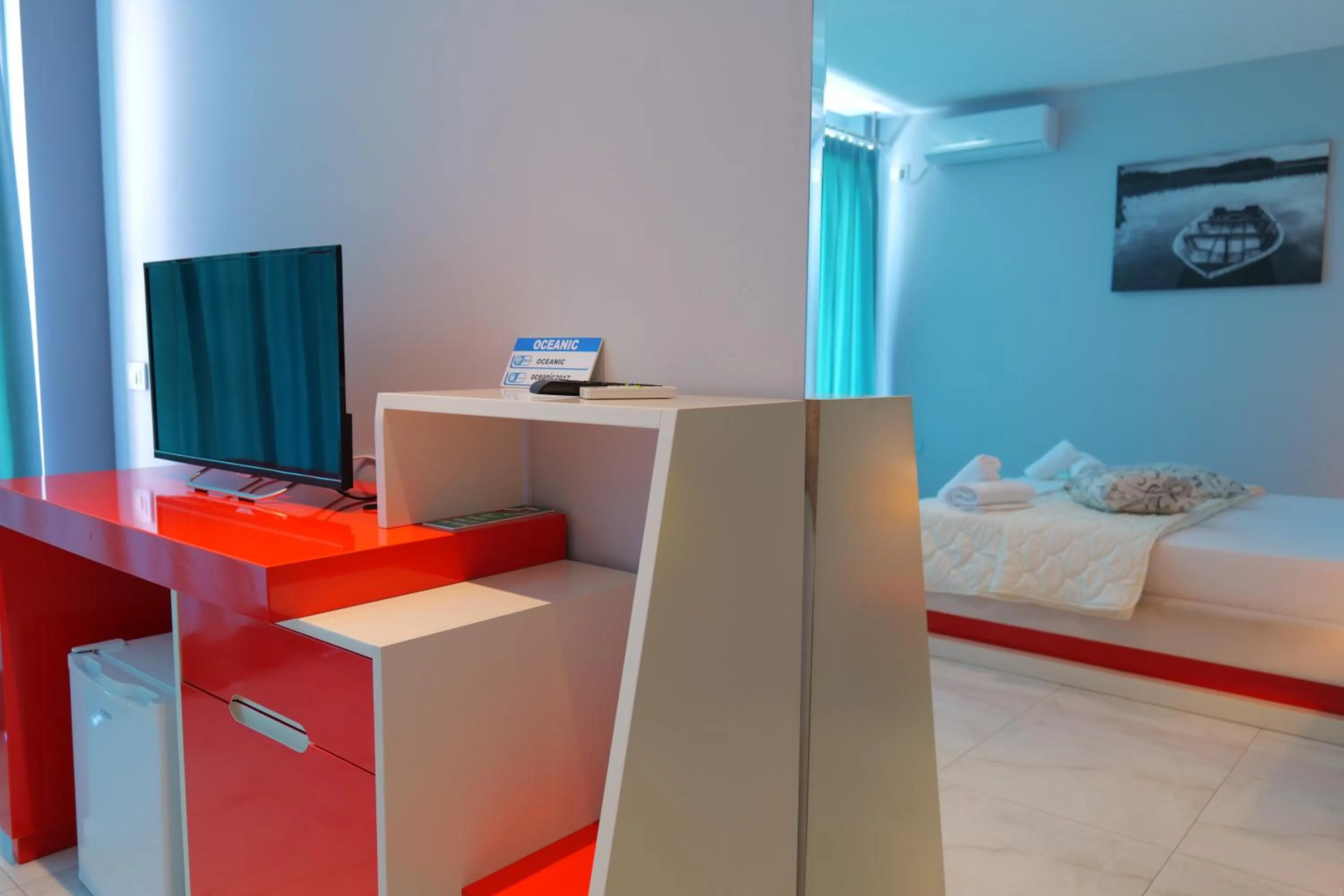 TV and multimedia, Bed in Oceanic Overview Suites