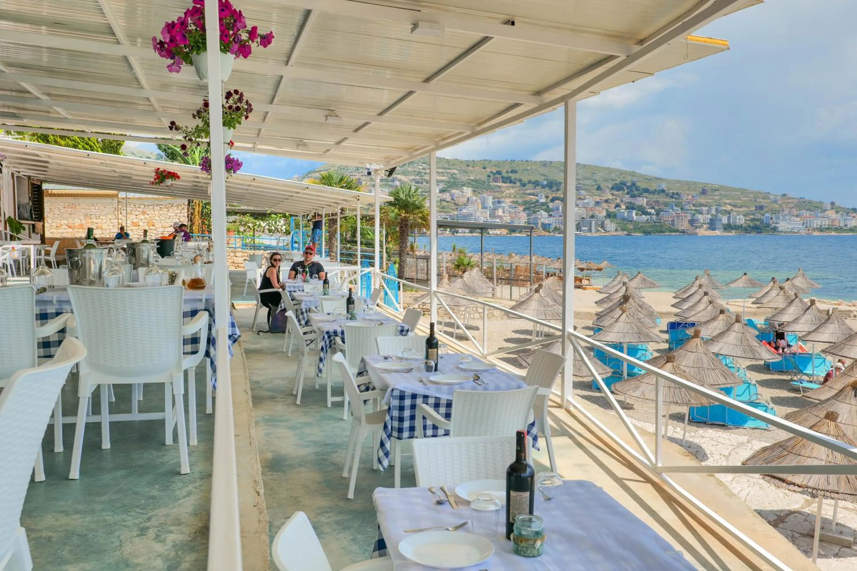 Restaurant/places to eat in Oceanic Overview Suites